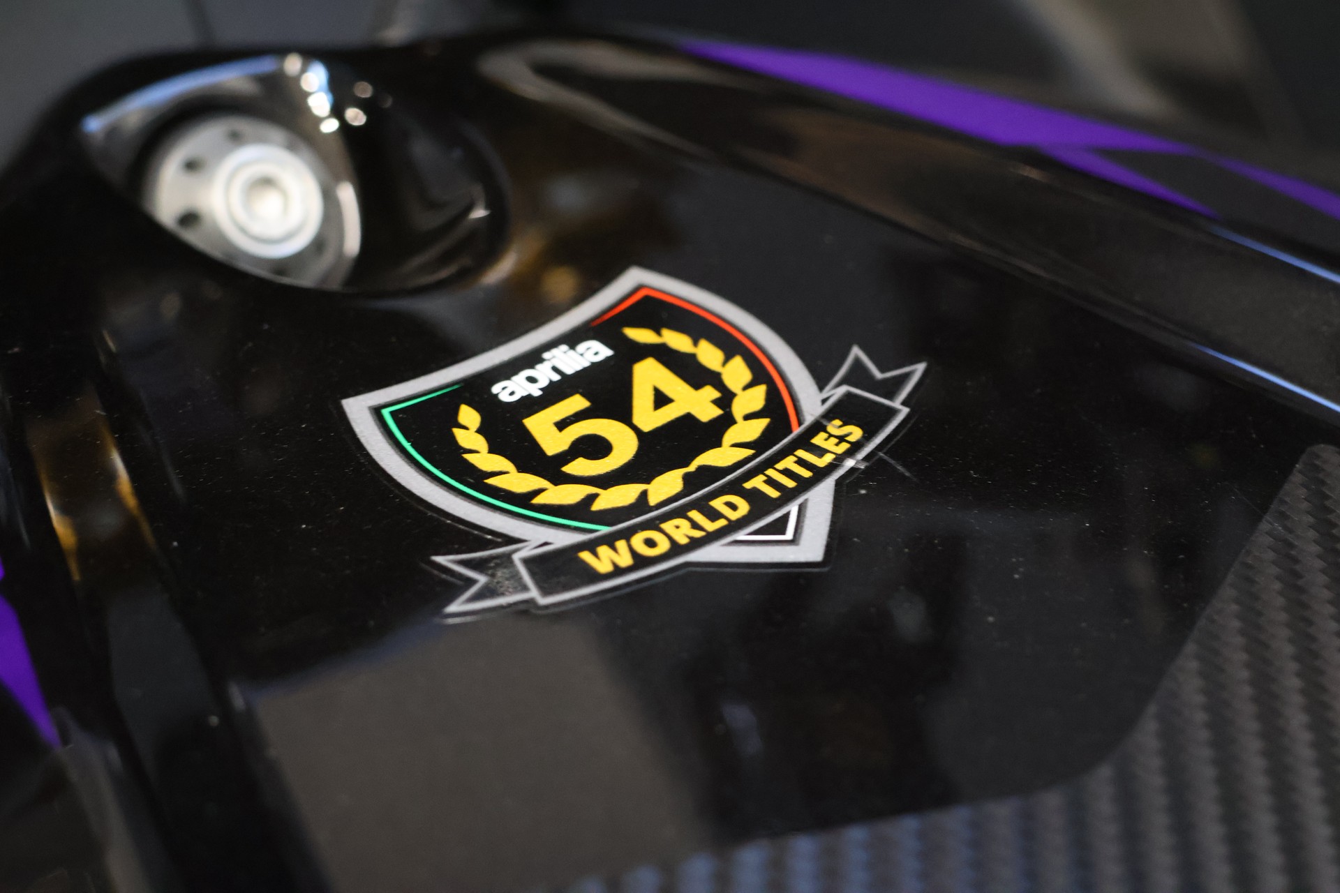APRILIA Tuono V4 1100 E5+ Factory Akrapovic-image-7