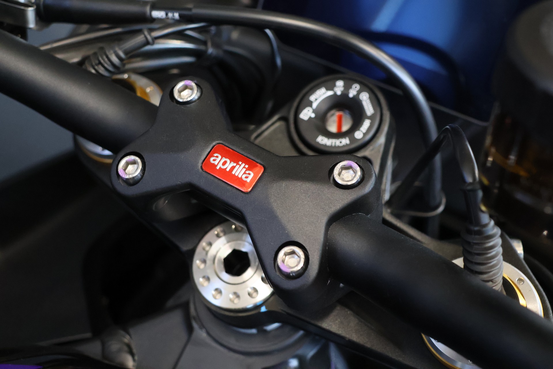 APRILIA Tuono V4 1100 E5+ Factory Akrapovic-image-15
