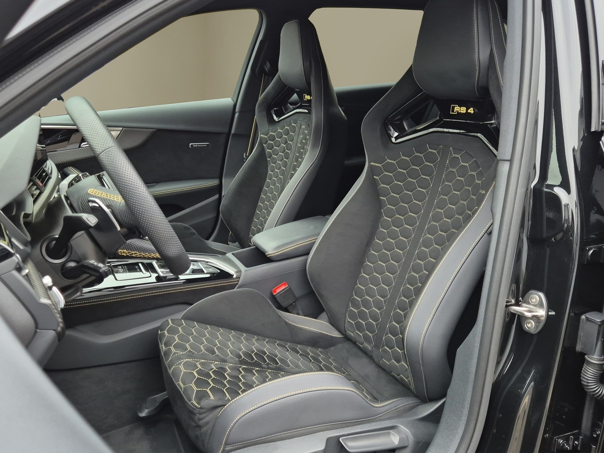 AUDI RS4 Avant 25 year edition quattro tiptronic-image-8