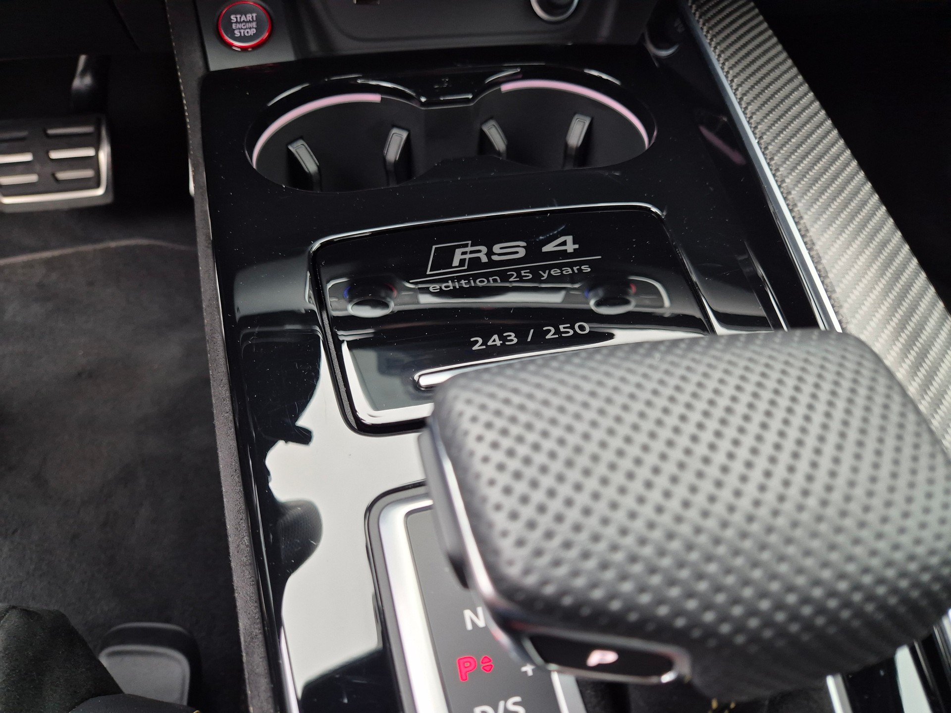 AUDI RS4 Avant 25 year edition quattro tiptronic-image-19
