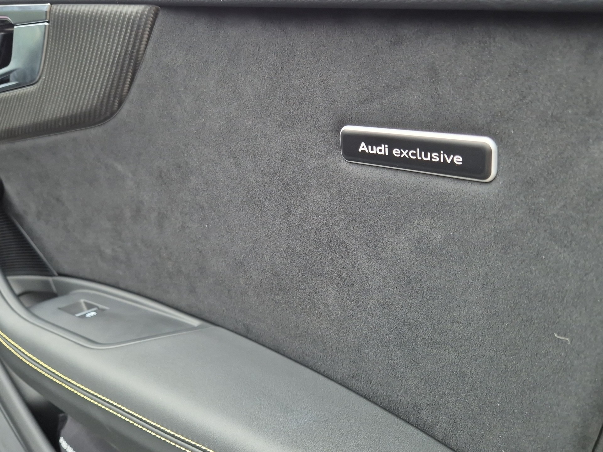 AUDI RS4 Avant 25 year edition quattro tiptronic-image-17