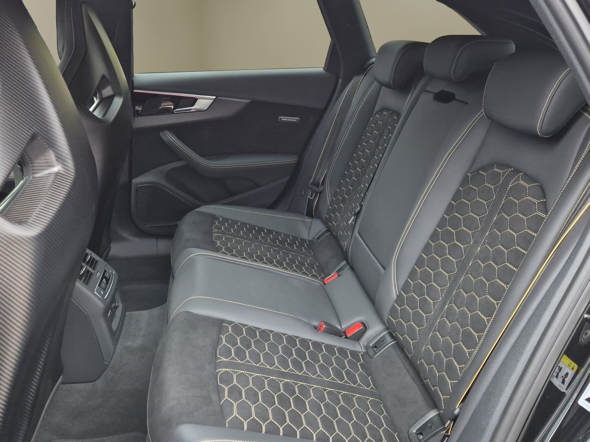 AUDI RS4 Avant 25 year edition quattro tiptronic-image-15