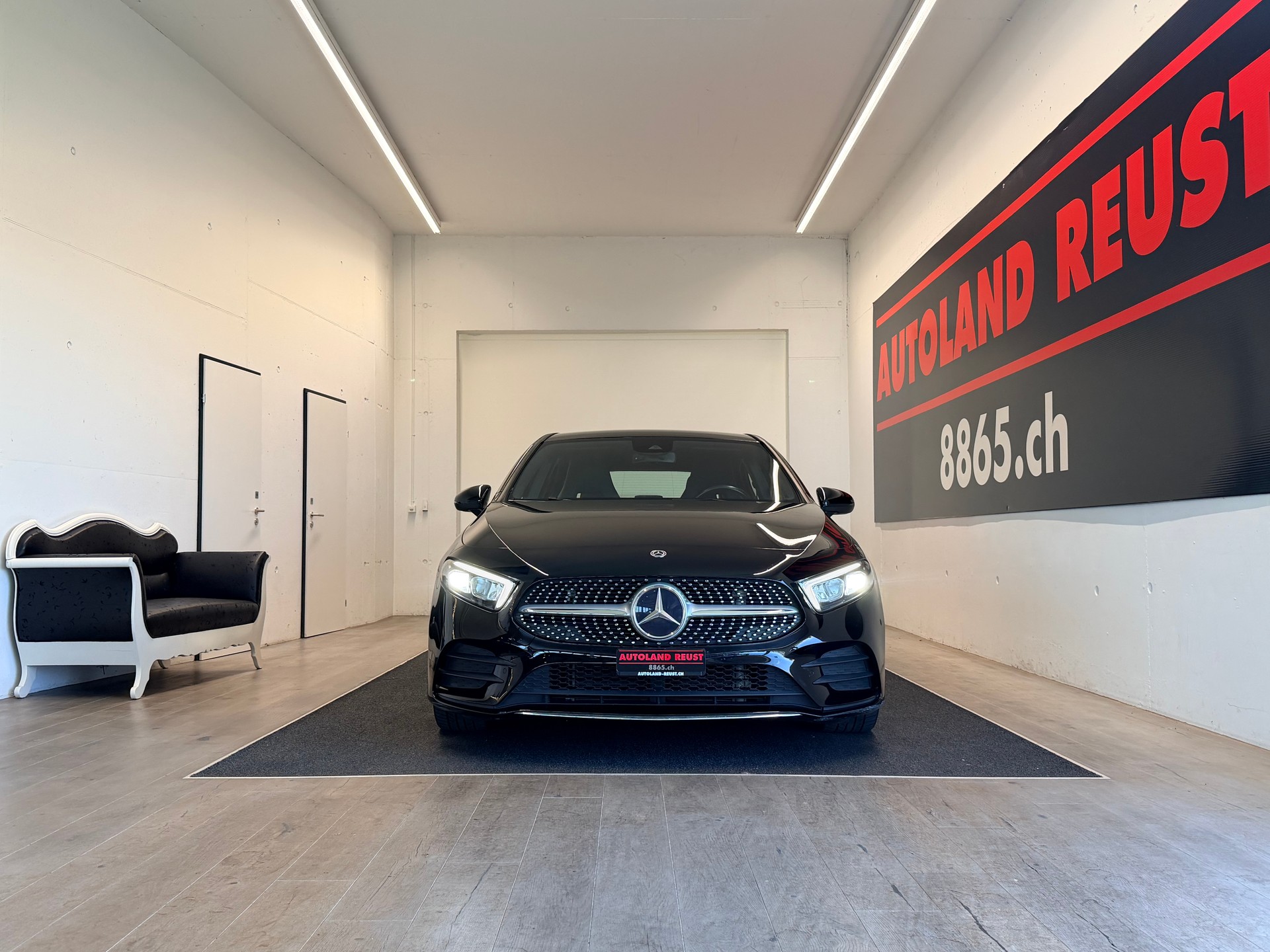 MERCEDES-BENZ A 200 AMG Line 7G-DCT-showroom-element-1