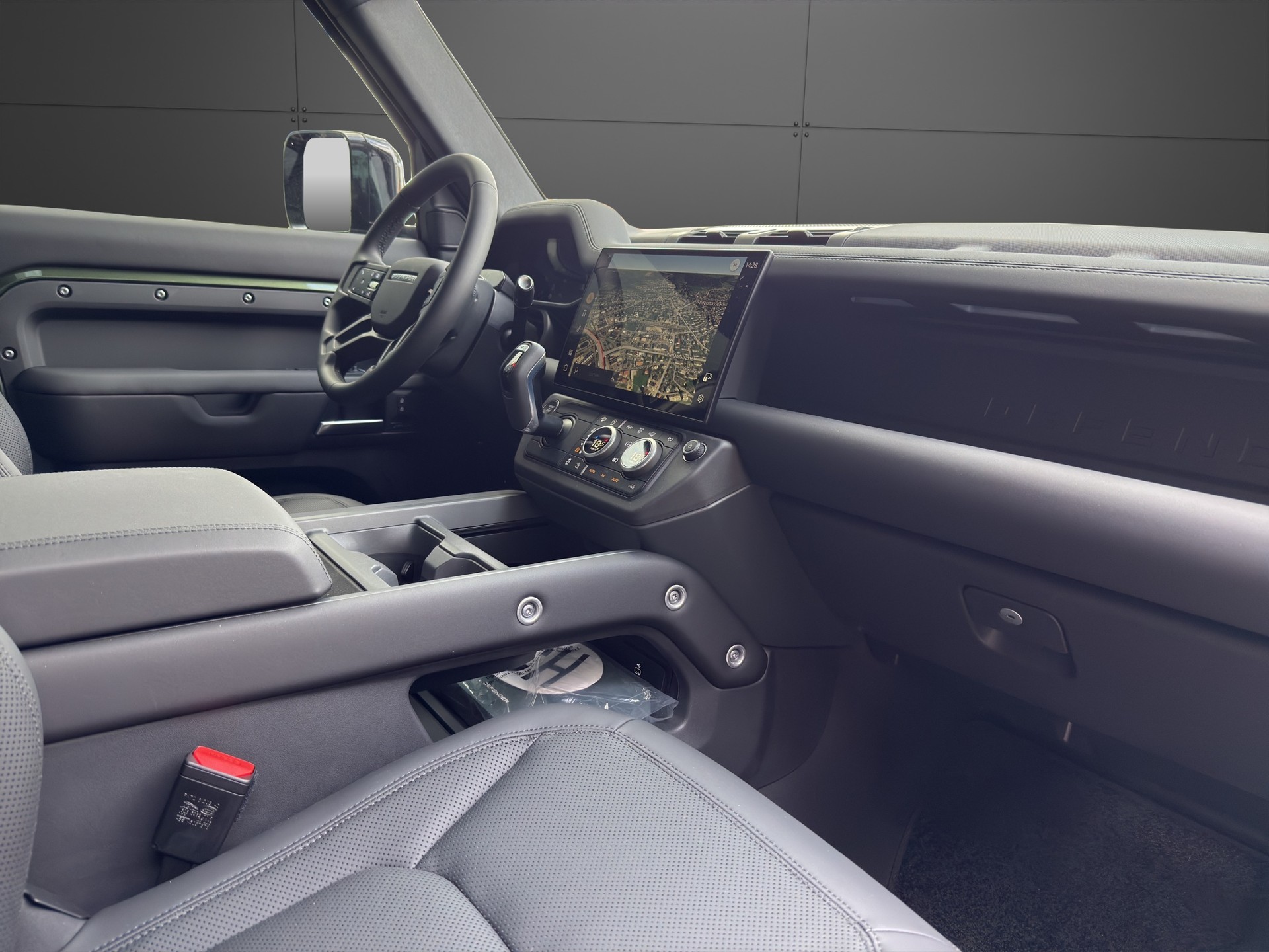 LAND ROVER Defender 110 3.0 D I6 250 X-Dynamic SE AWD AT8-image-9