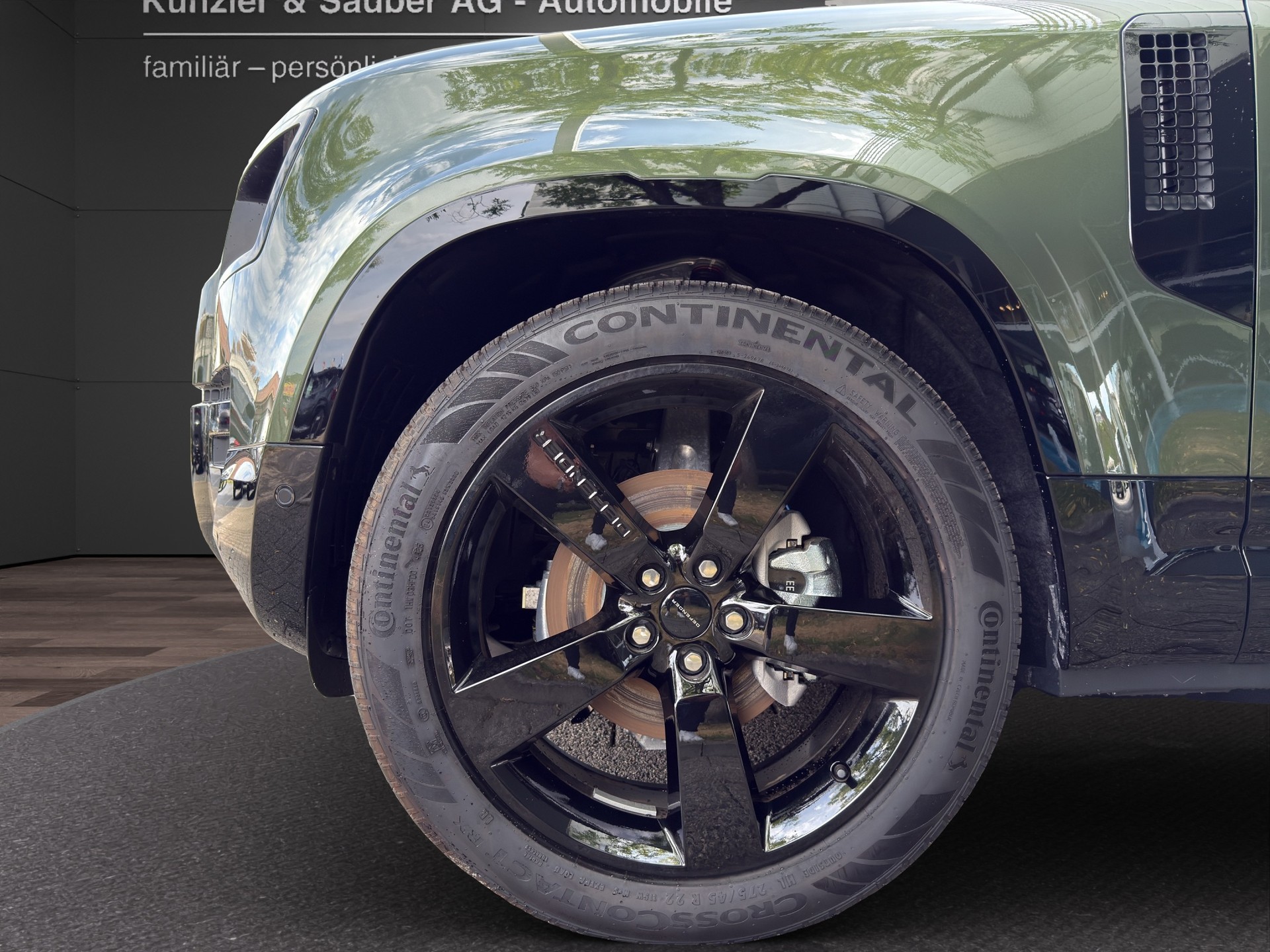 LAND ROVER Defender 110 3.0 D I6 250 X-Dynamic SE AWD AT8-showroom-element-2