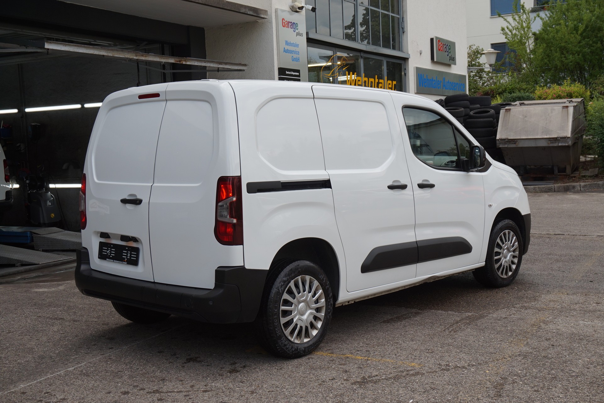 TOYOTA Proace City Van 1.2 Active Medium Automatik-image-1