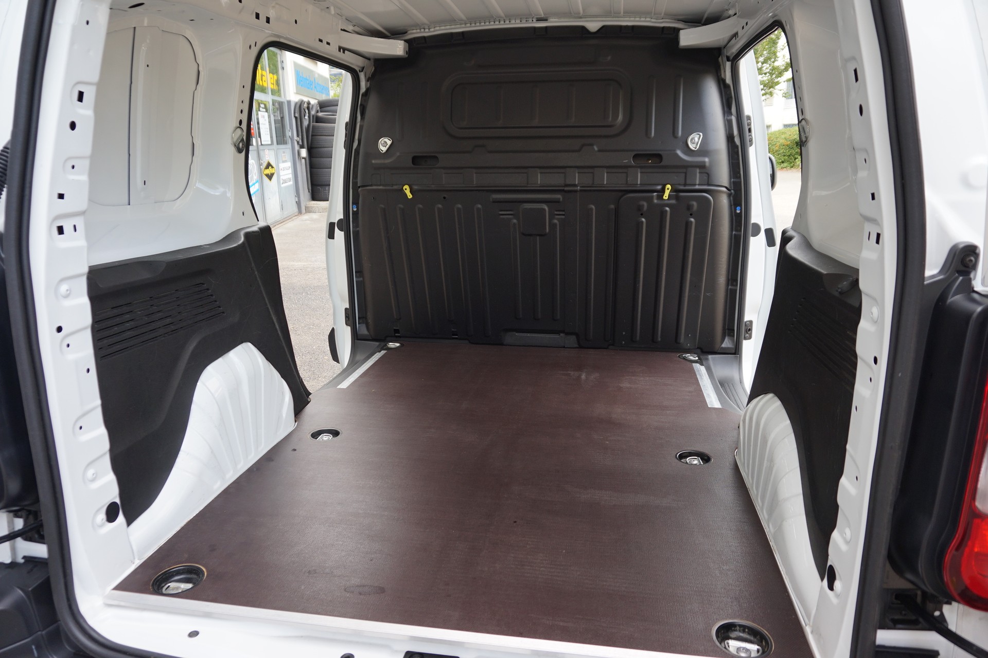 TOYOTA Proace City Van 1.2 Active Medium Automatik-image-4