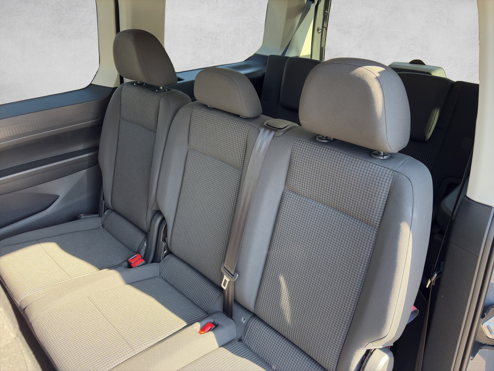 VW Caddy Cargo 2.0TDI Maxi 4Motion-image-6