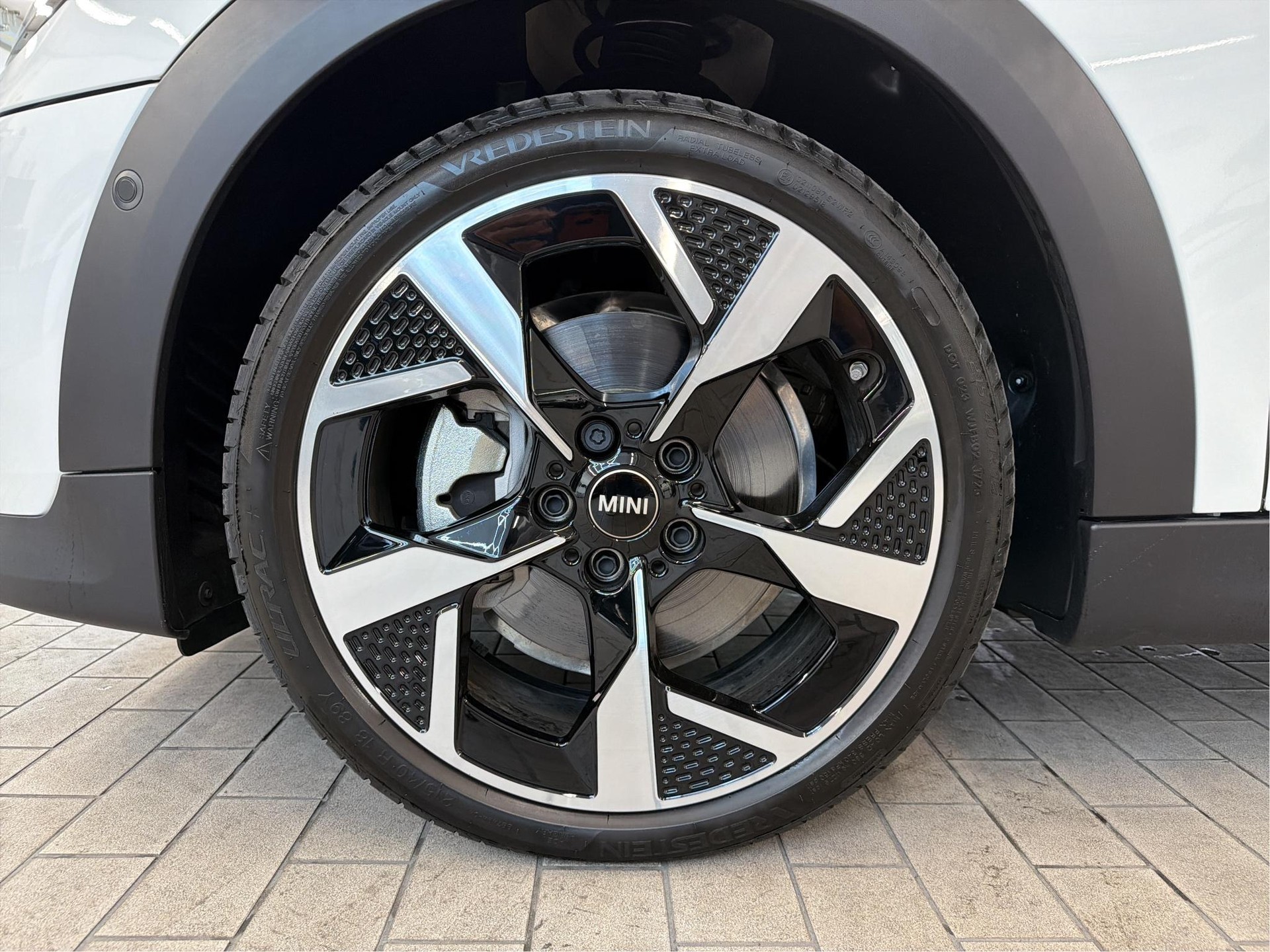 MINI Cooper 5 door C-image-9
