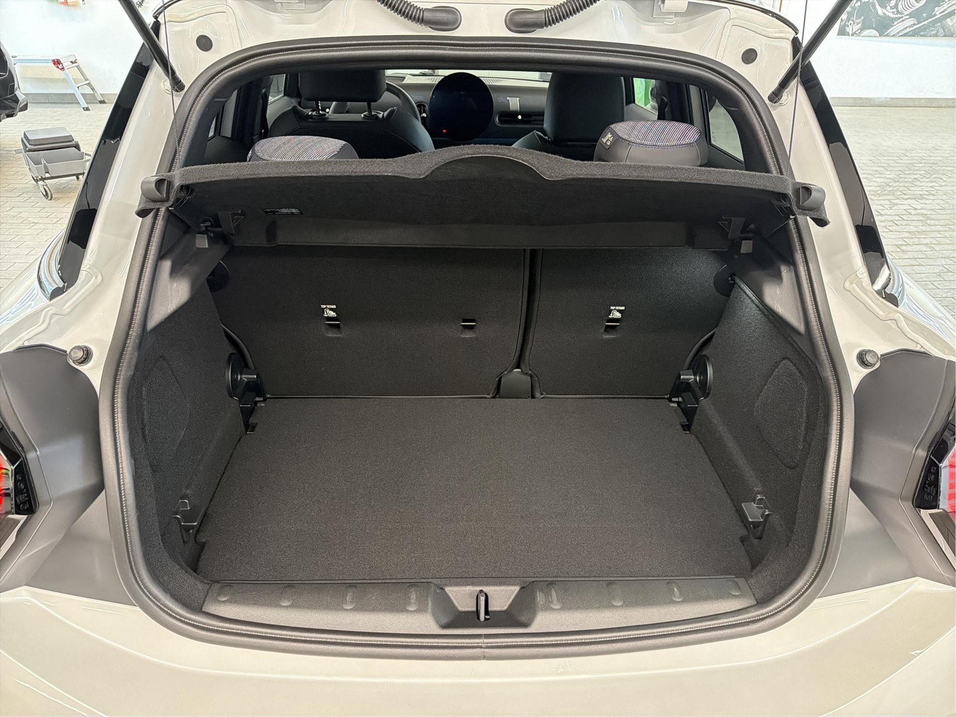 MINI Cooper 5 door C-image-15