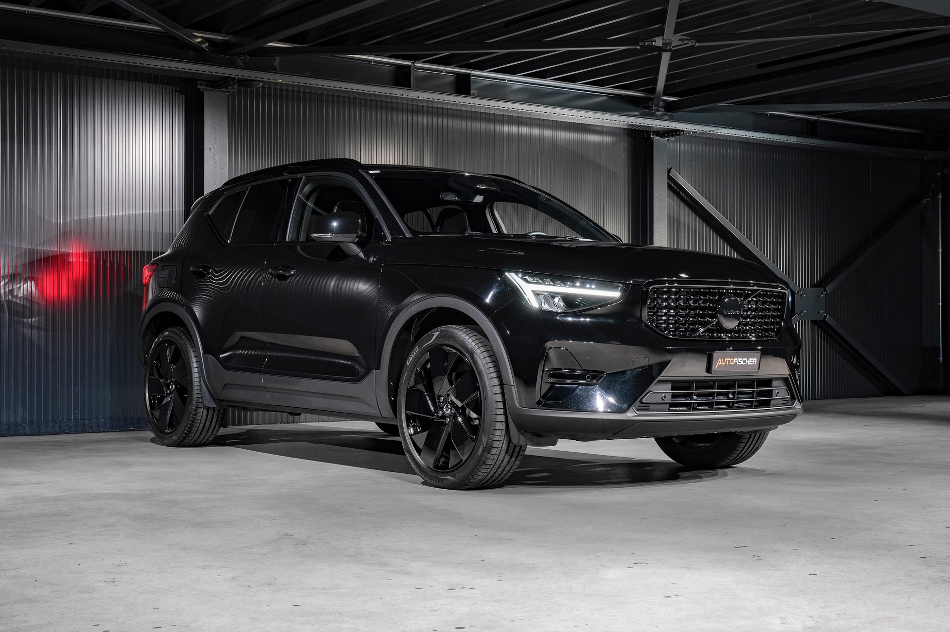 VOLVO XC40 B3 Plus Black Edition Benzin Mild Hybrid DCT-image-4