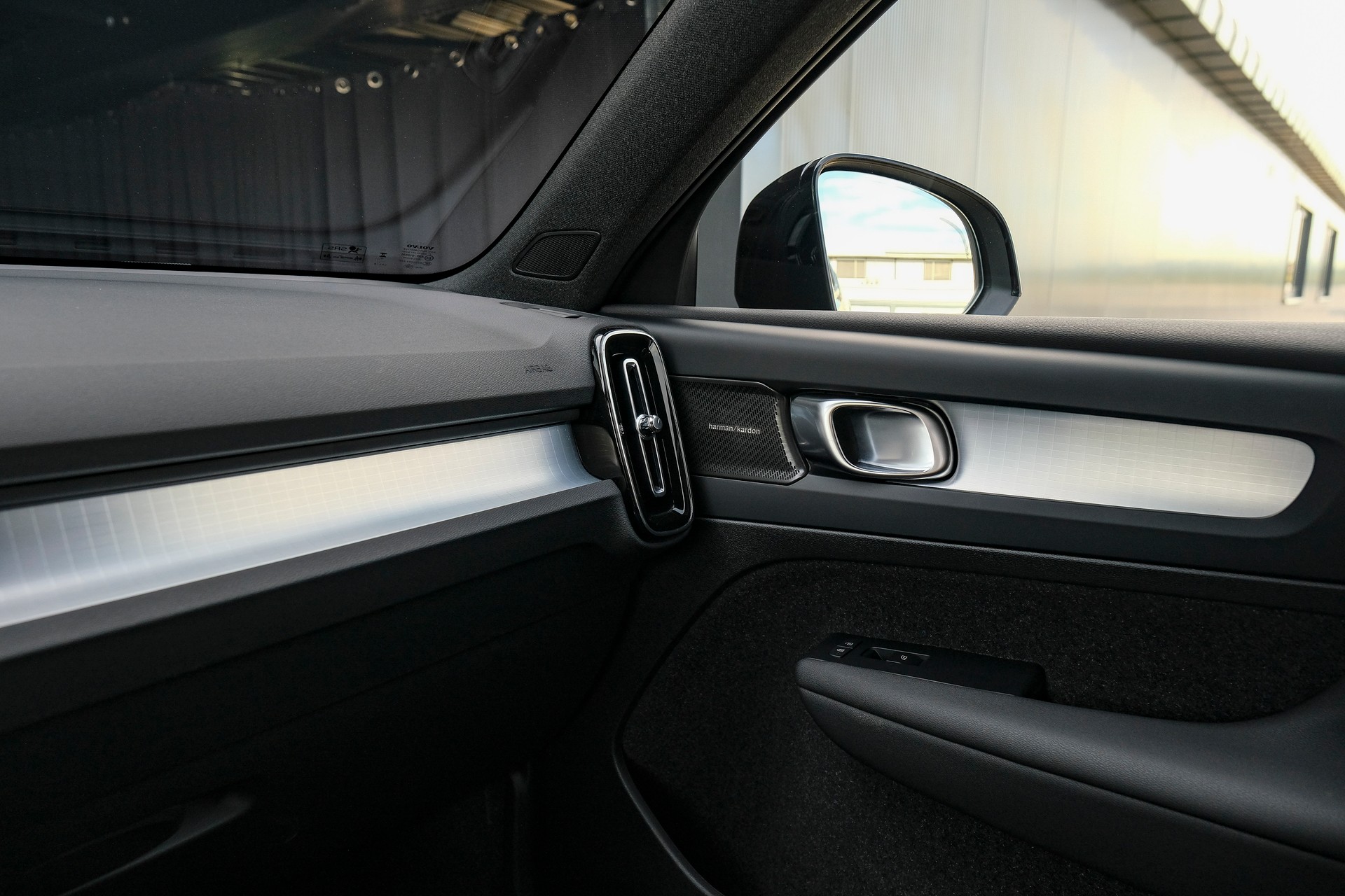 VOLVO XC40 B3 Plus Black Edition Benzin Mild Hybrid DCT-image-21