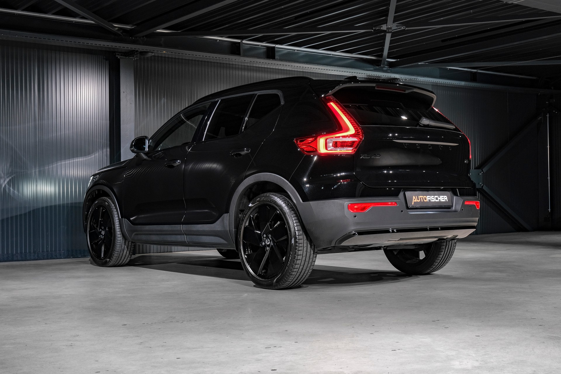 VOLVO XC40 B3 Plus Black Edition Benzin Mild Hybrid DCT-image-7