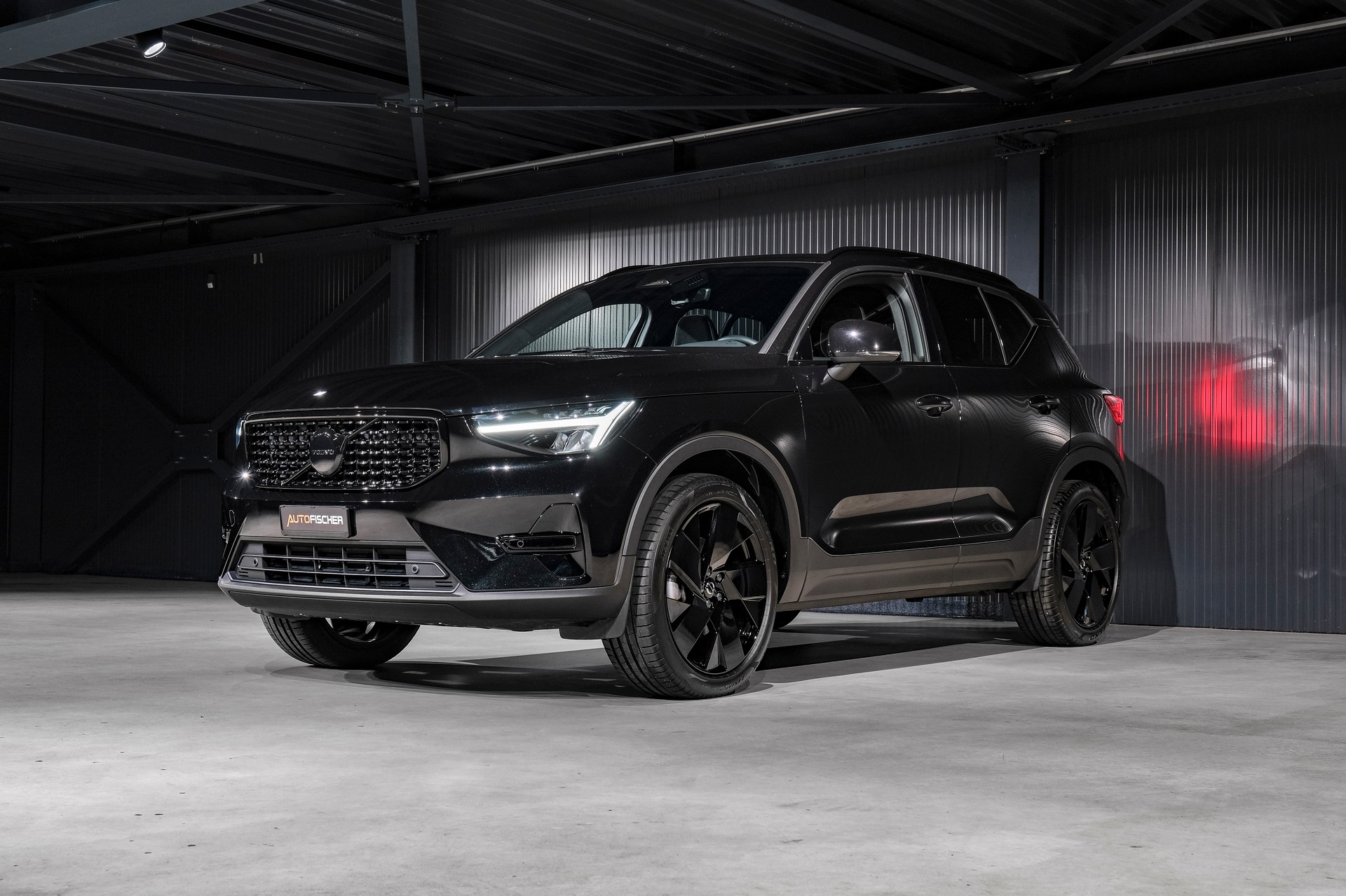 VOLVO XC40 B3 Plus Black Edition Benzin Mild Hybrid DCT-image-3