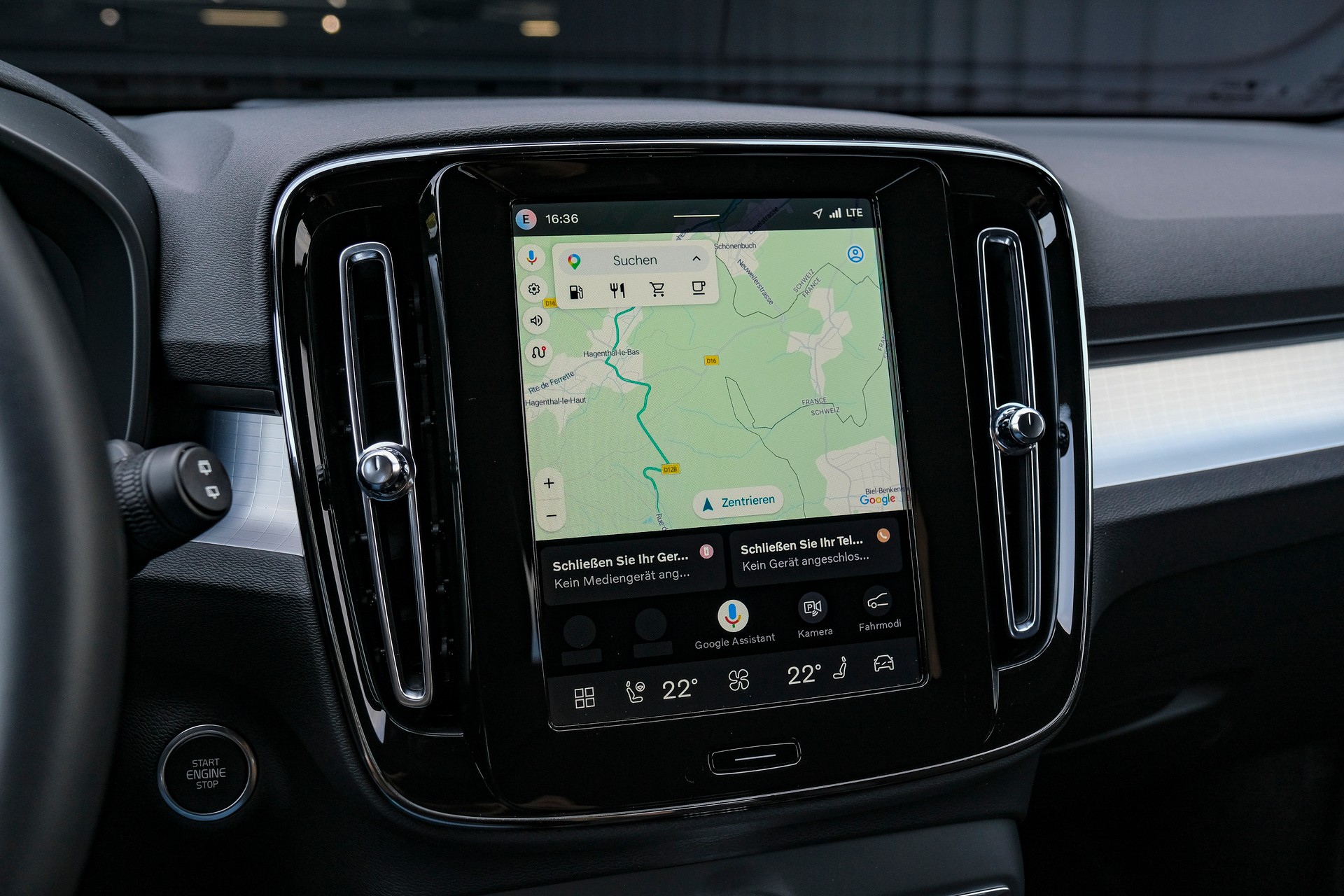 VOLVO XC40 B3 Plus Black Edition Benzin Mild Hybrid DCT-image-17