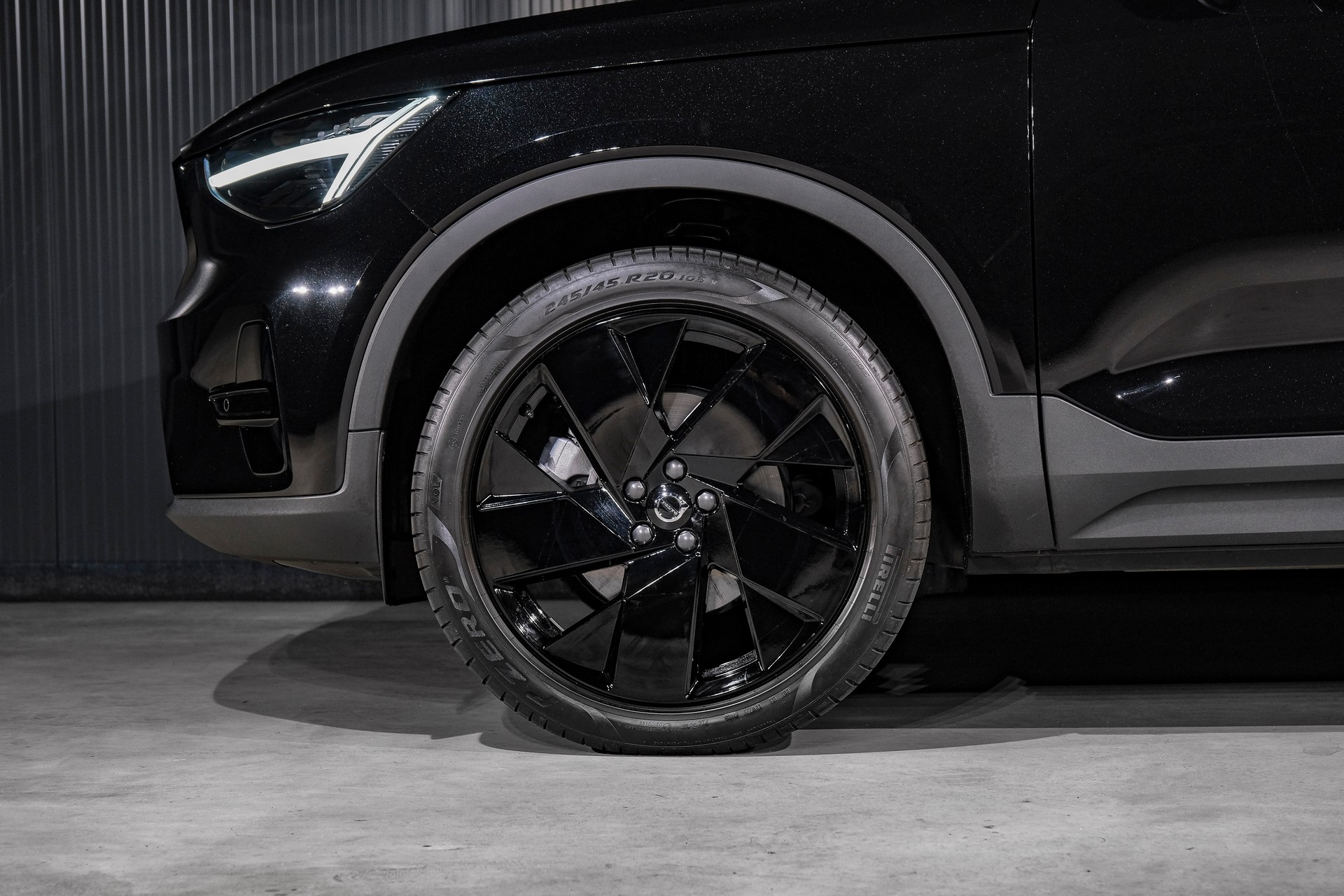 VOLVO XC40 B3 Plus Black Edition Benzin Mild Hybrid DCT-image-28