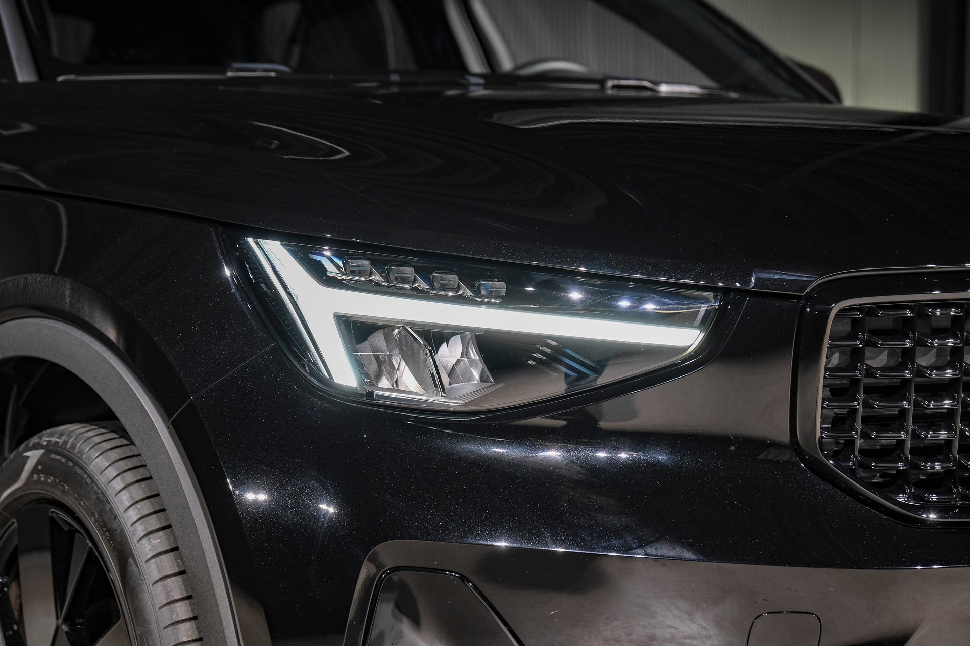 VOLVO XC40 B3 Plus Black Edition Benzin Mild Hybrid DCT-image-26