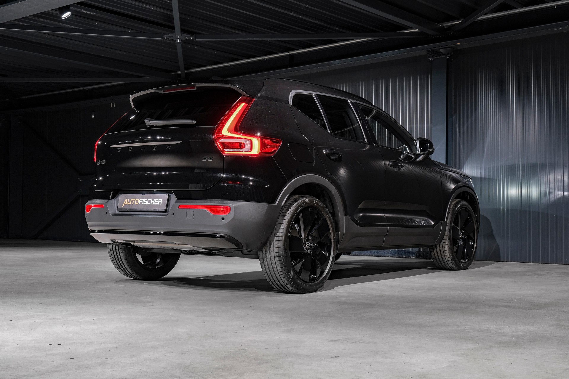 VOLVO XC40 B3 Plus Black Edition Benzin Mild Hybrid DCT-image-6