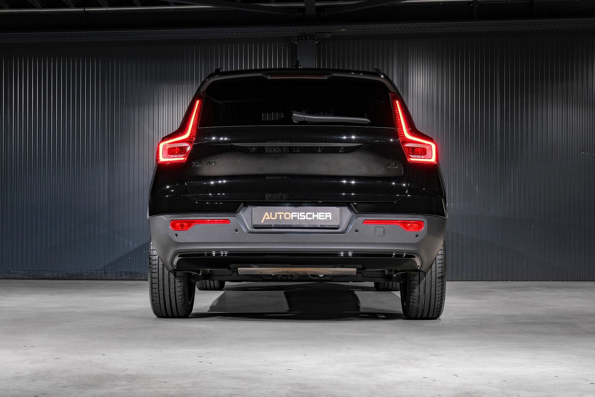VOLVO XC40 B3 Plus Black Edition Benzin Mild Hybrid DCT-image-5