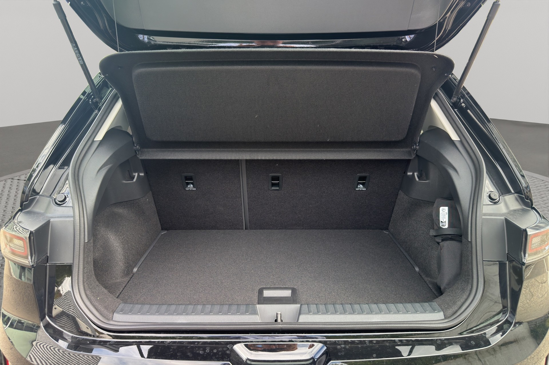 VW ID.Polo 52 kWh Life Edition One-image-10