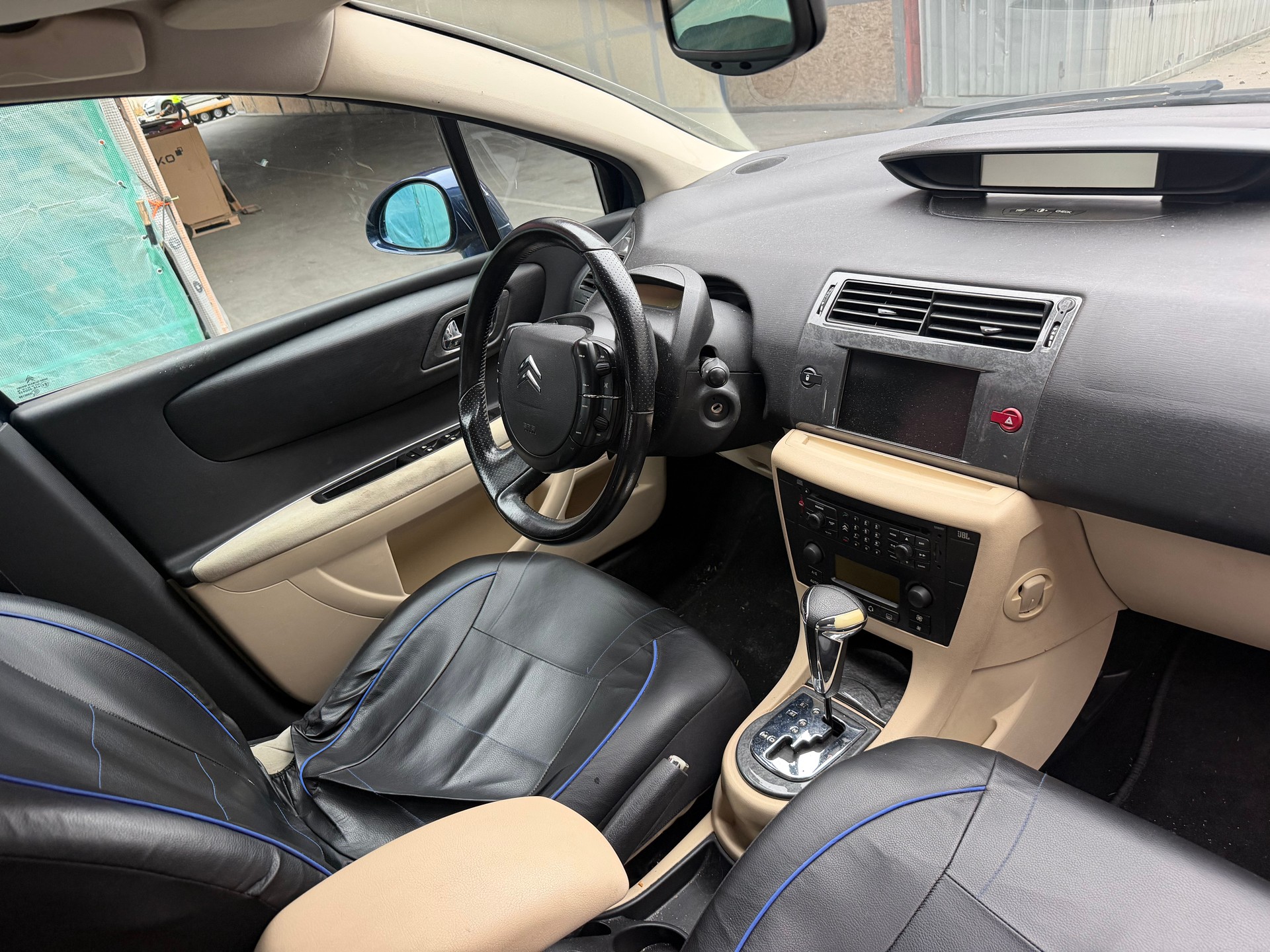 CITROEN C4 Berline 2.0i 16V Exclusive Automatic-image-4