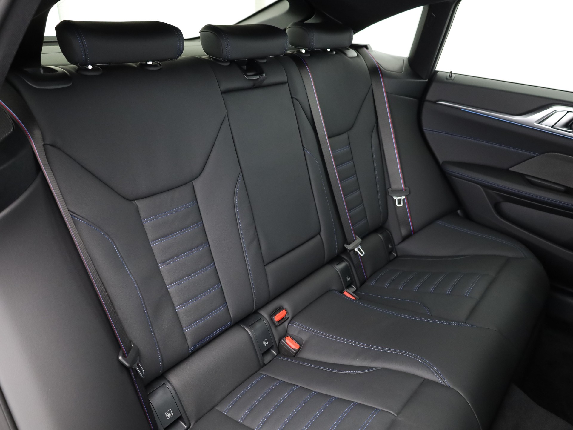 BMW i4 M60 xDrive Gran Coupé-image-16