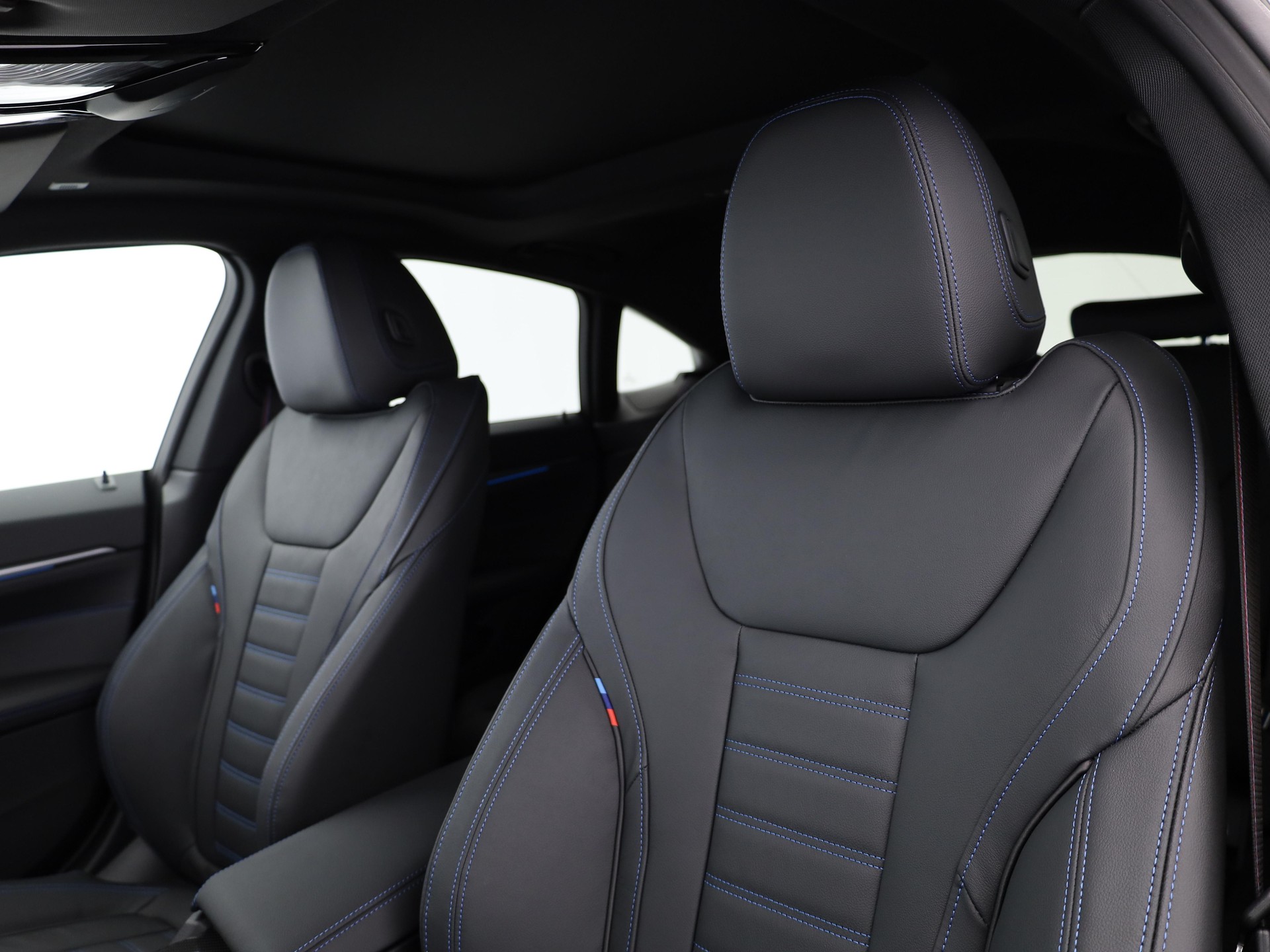 BMW i4 M60 xDrive Gran Coupé-image-12
