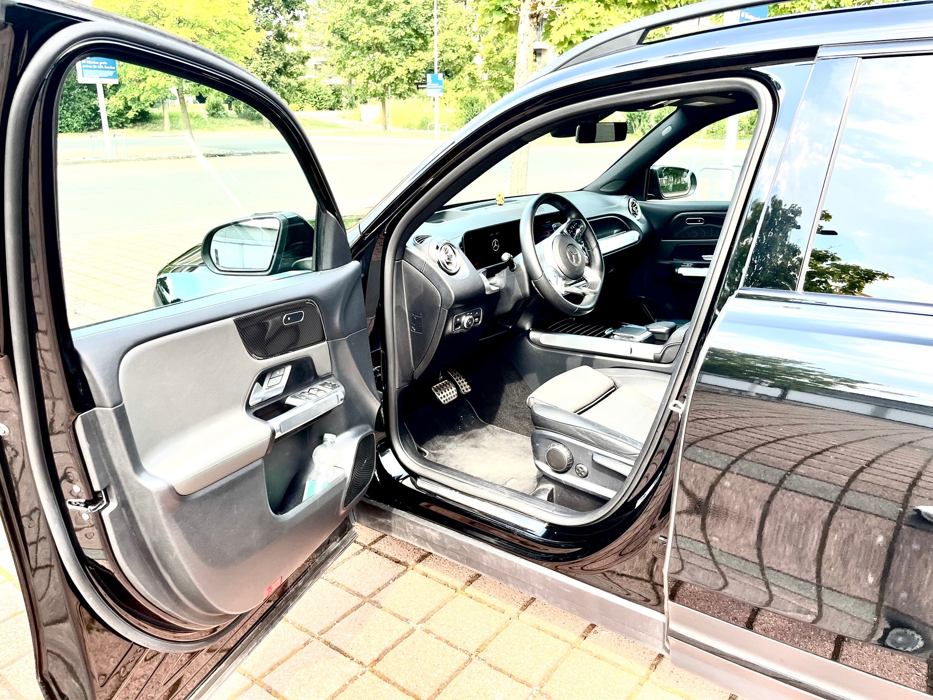 MERCEDES-BENZ GLB 250 AMG Line 4matic-image-4