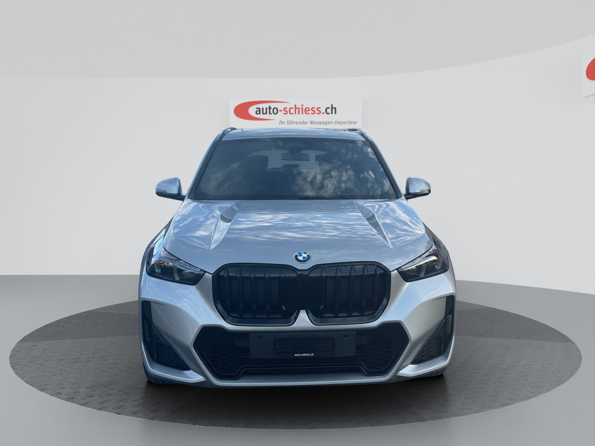 BMW X1 sDrive 18i M Sport Pro Shadow Line-image-1