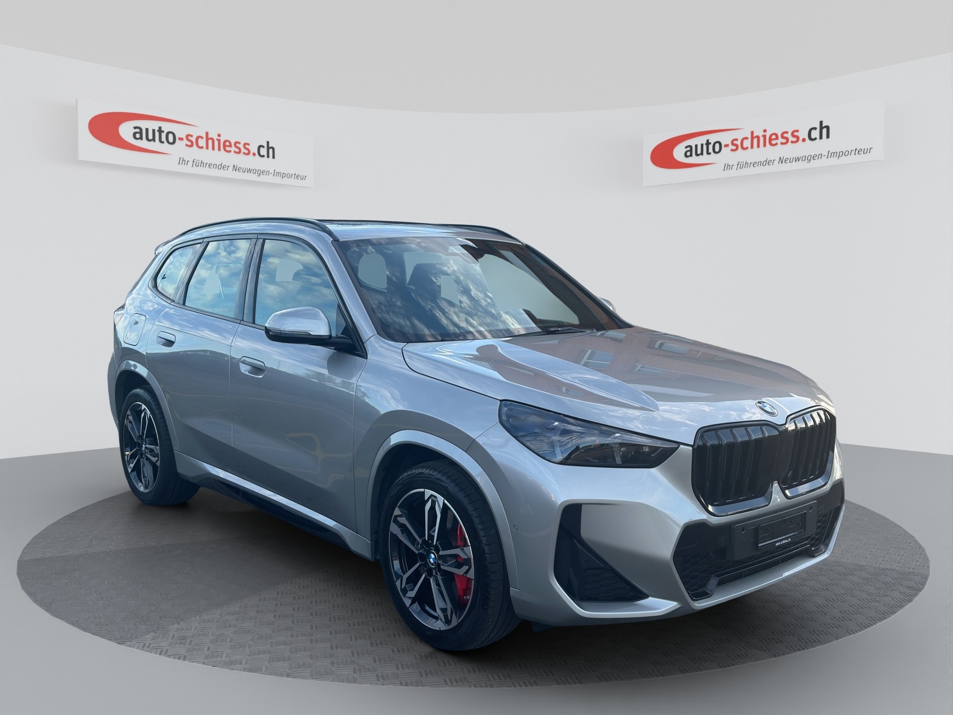 BMW X1 sDrive 18i M Sport Pro Shadow Line-image-0