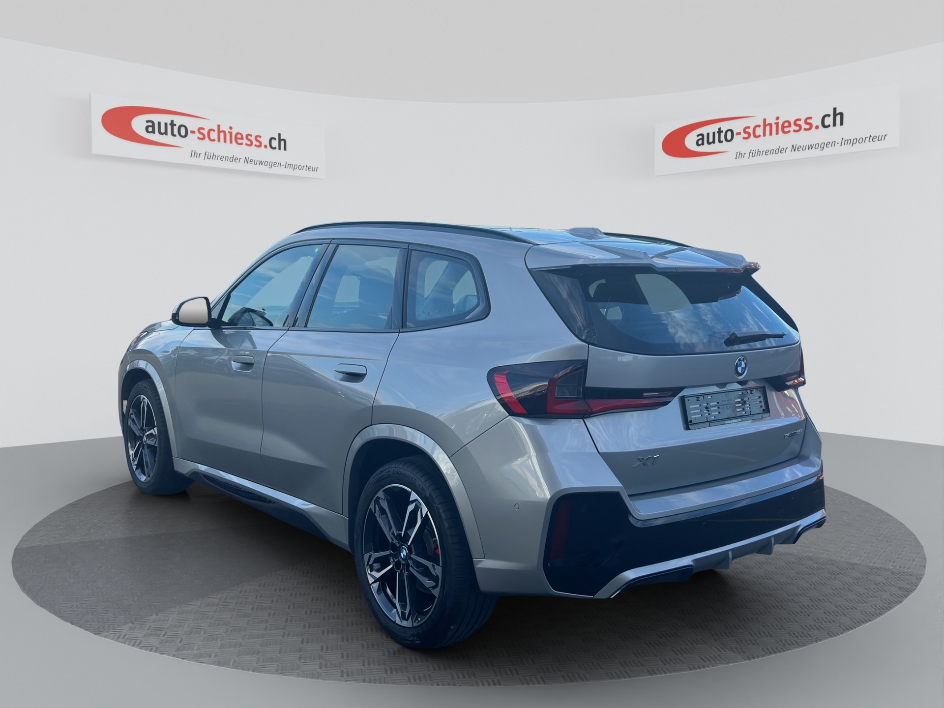 BMW X1 sDrive 18i M Sport Pro Shadow Line-image-2