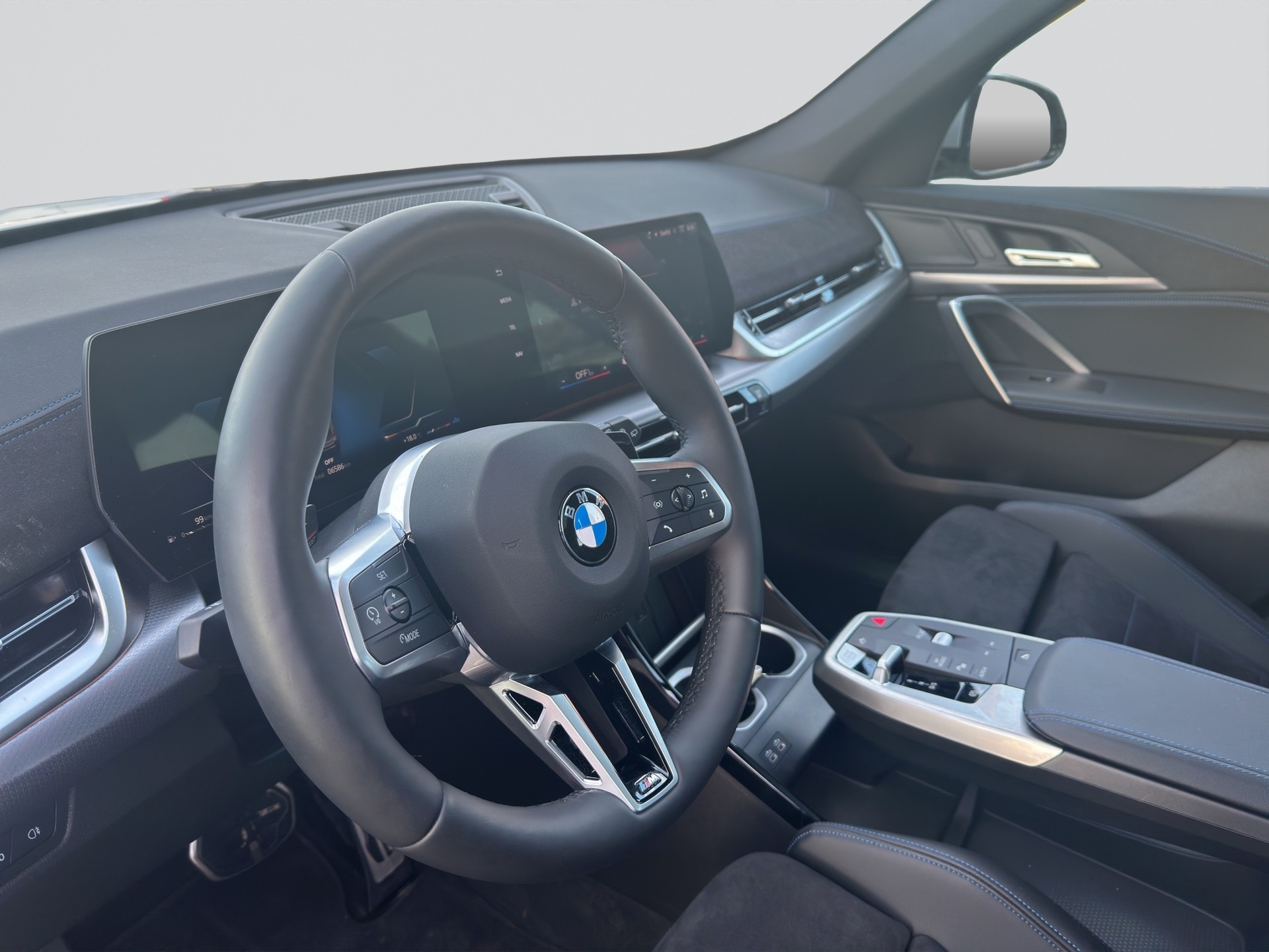 BMW X1 sDrive 18i M Sport Pro Shadow Line-image-6