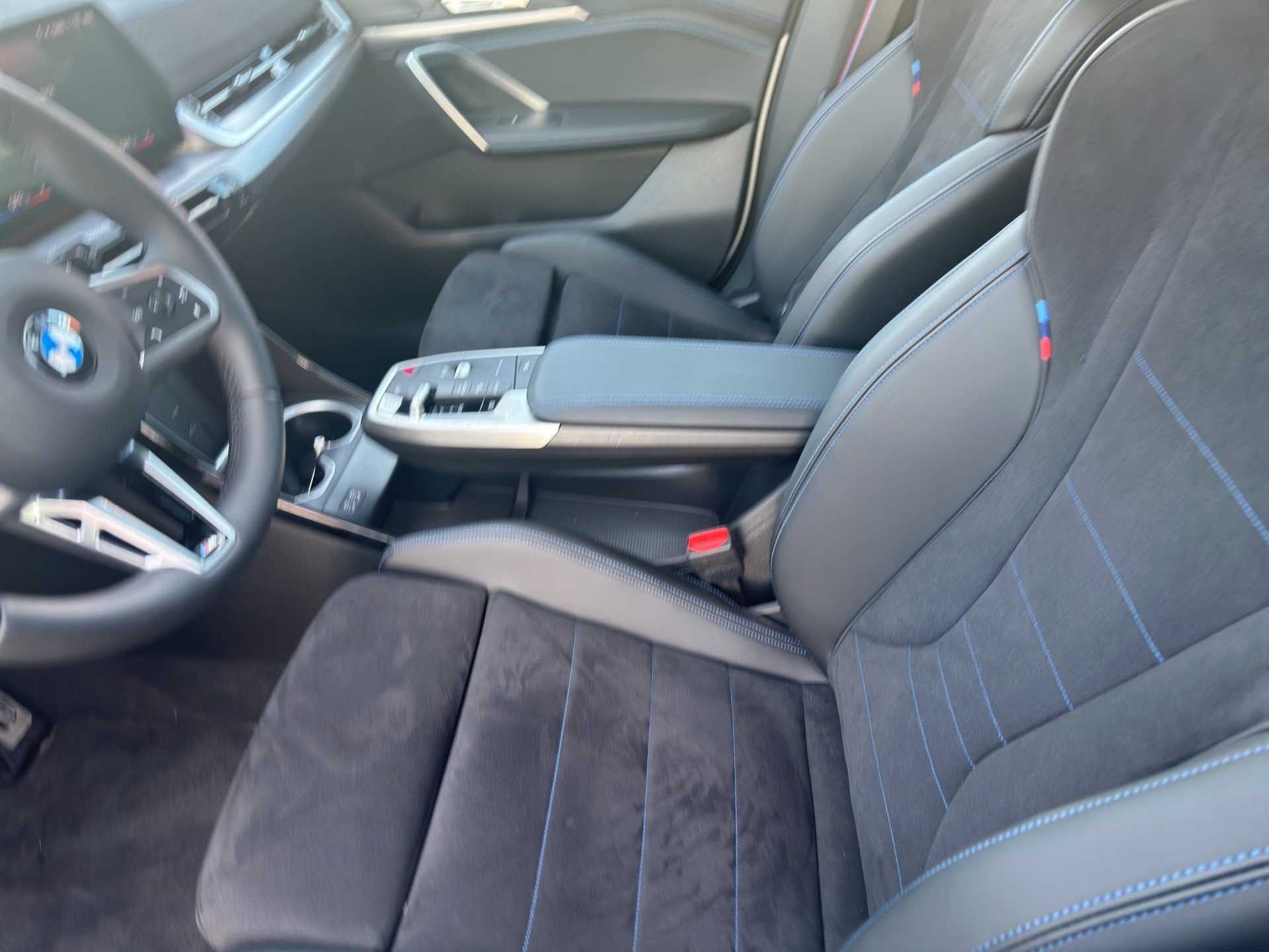 BMW X1 sDrive 18i M Sport Pro Shadow Line-image-5
