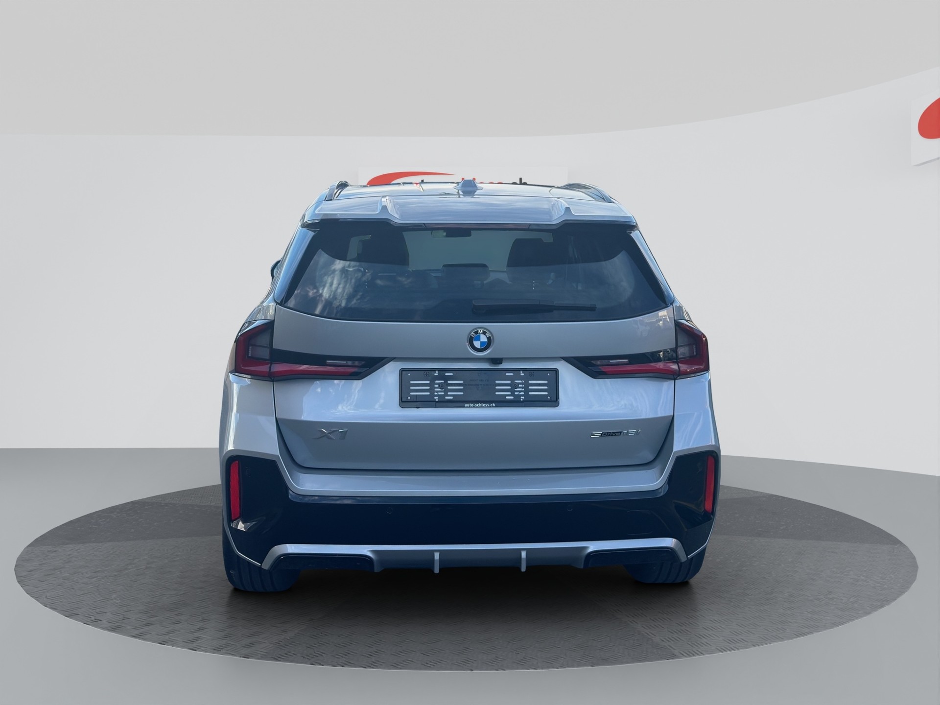 BMW X1 sDrive 18i M Sport Pro Shadow Line-image-3