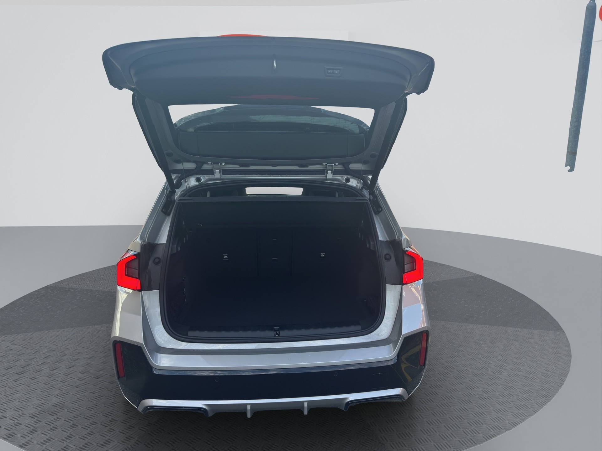 BMW X1 sDrive 18i M Sport Pro Shadow Line-image-15