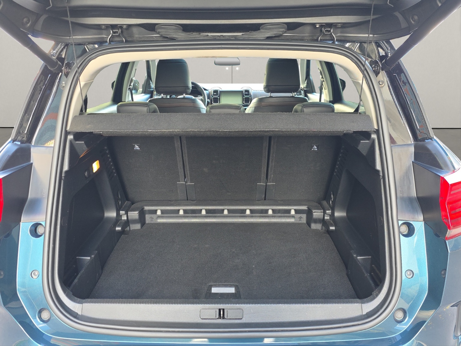 CITROEN C5 Aircross 1.5 BlueHD Shine EAT8-image-8