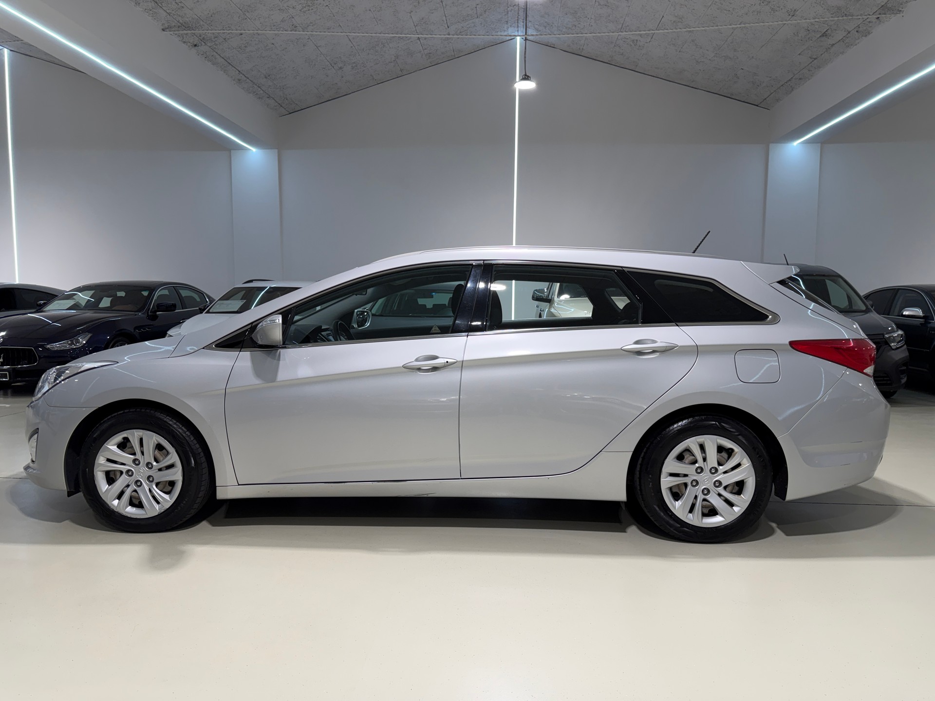 HYUNDAI i40 Wagon 1.7 CRDI Premium-image-3