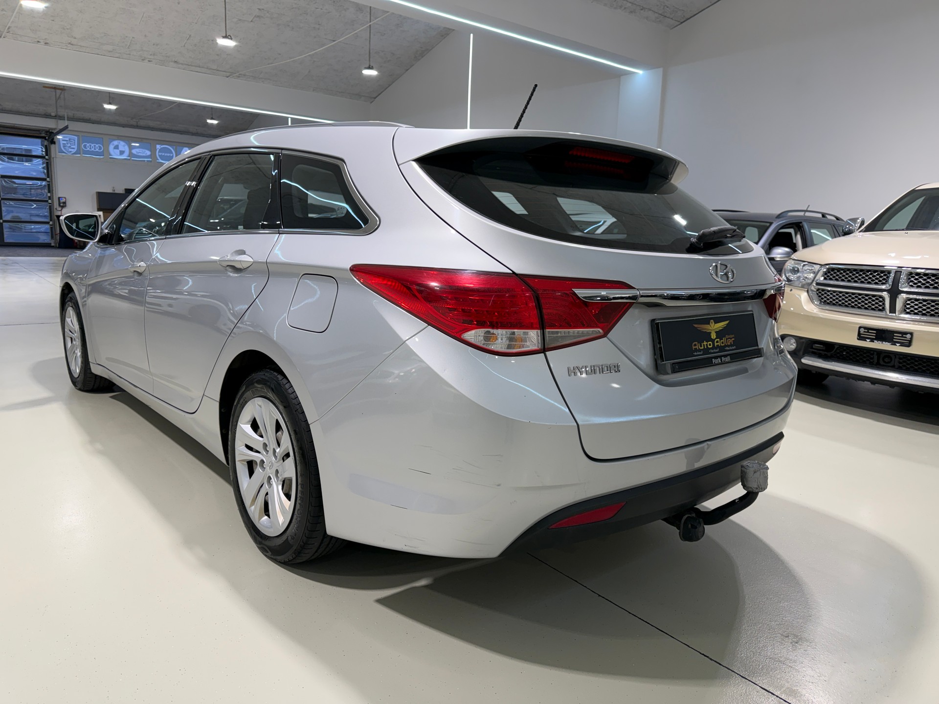 HYUNDAI i40 Wagon 1.7 CRDI Premium-image-4