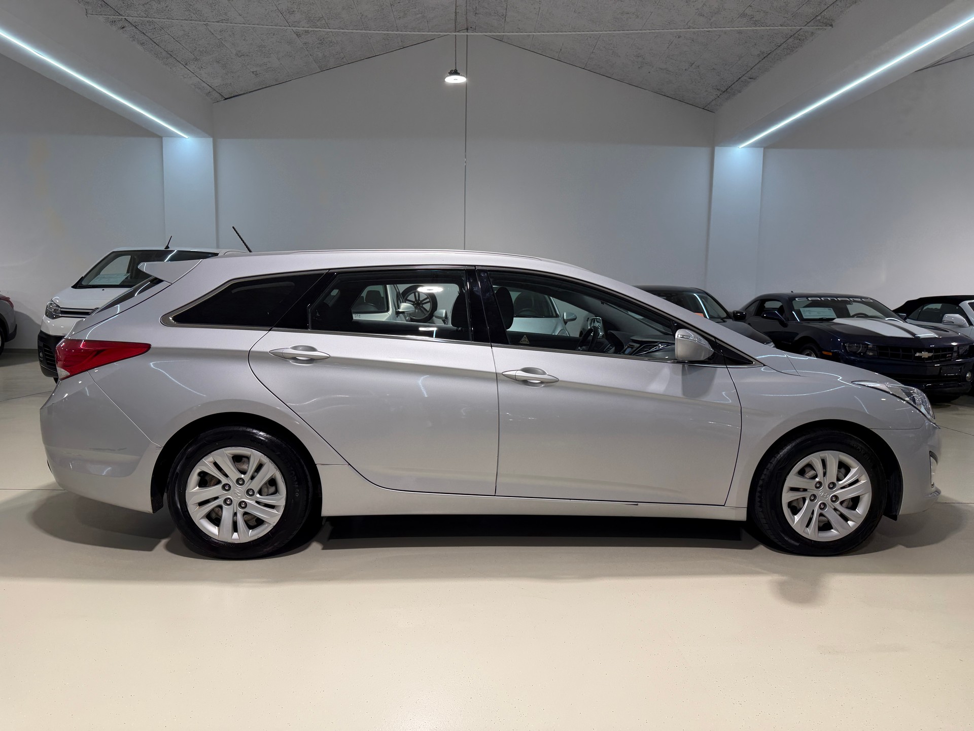 HYUNDAI i40 Wagon 1.7 CRDI Premium-image-9