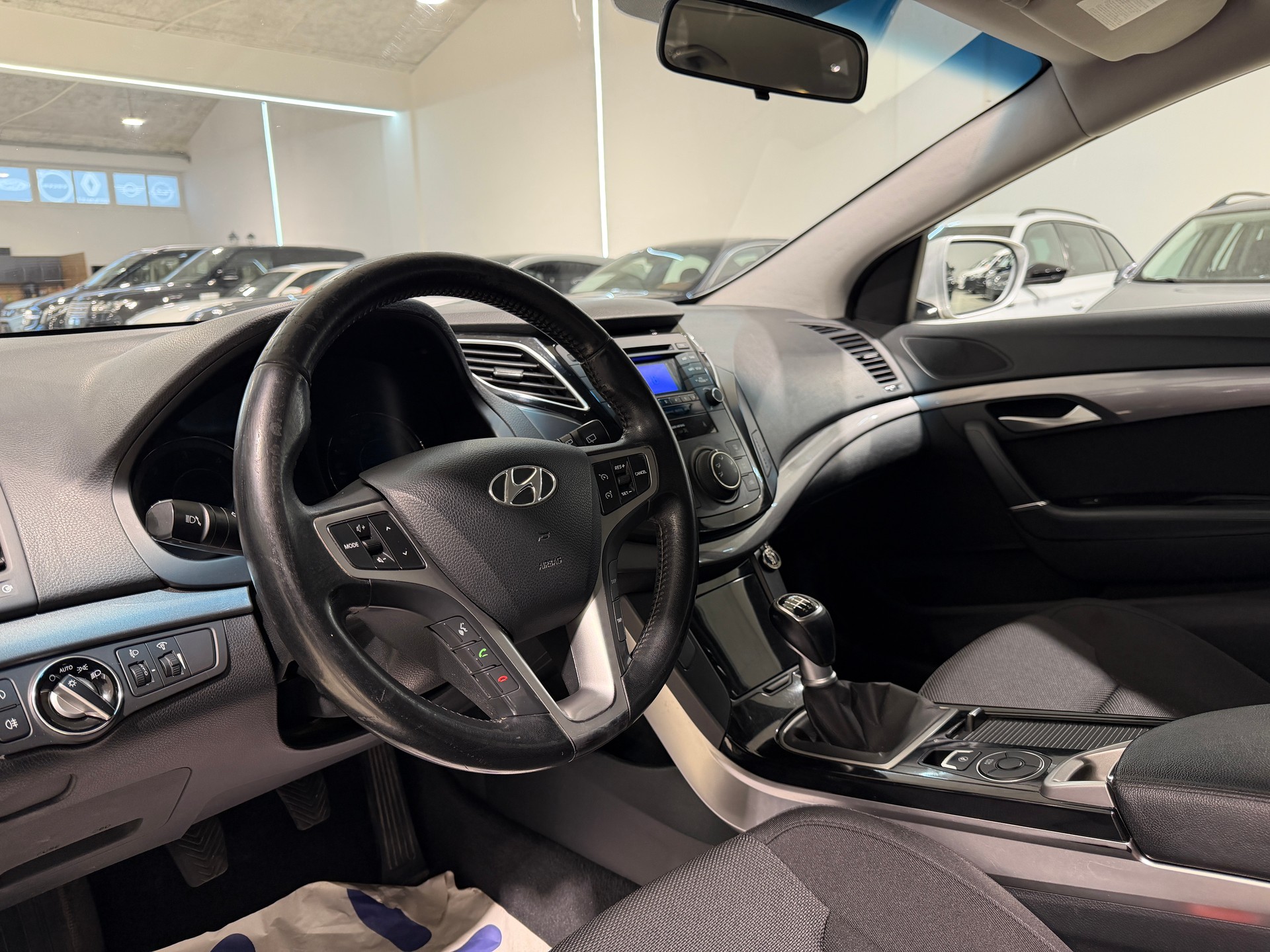HYUNDAI i40 Wagon 1.7 CRDI Premium-image-14