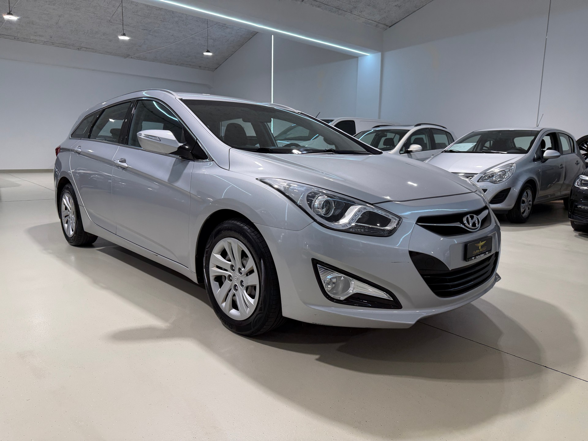 HYUNDAI i40 Wagon 1.7 CRDI Premium-image-2
