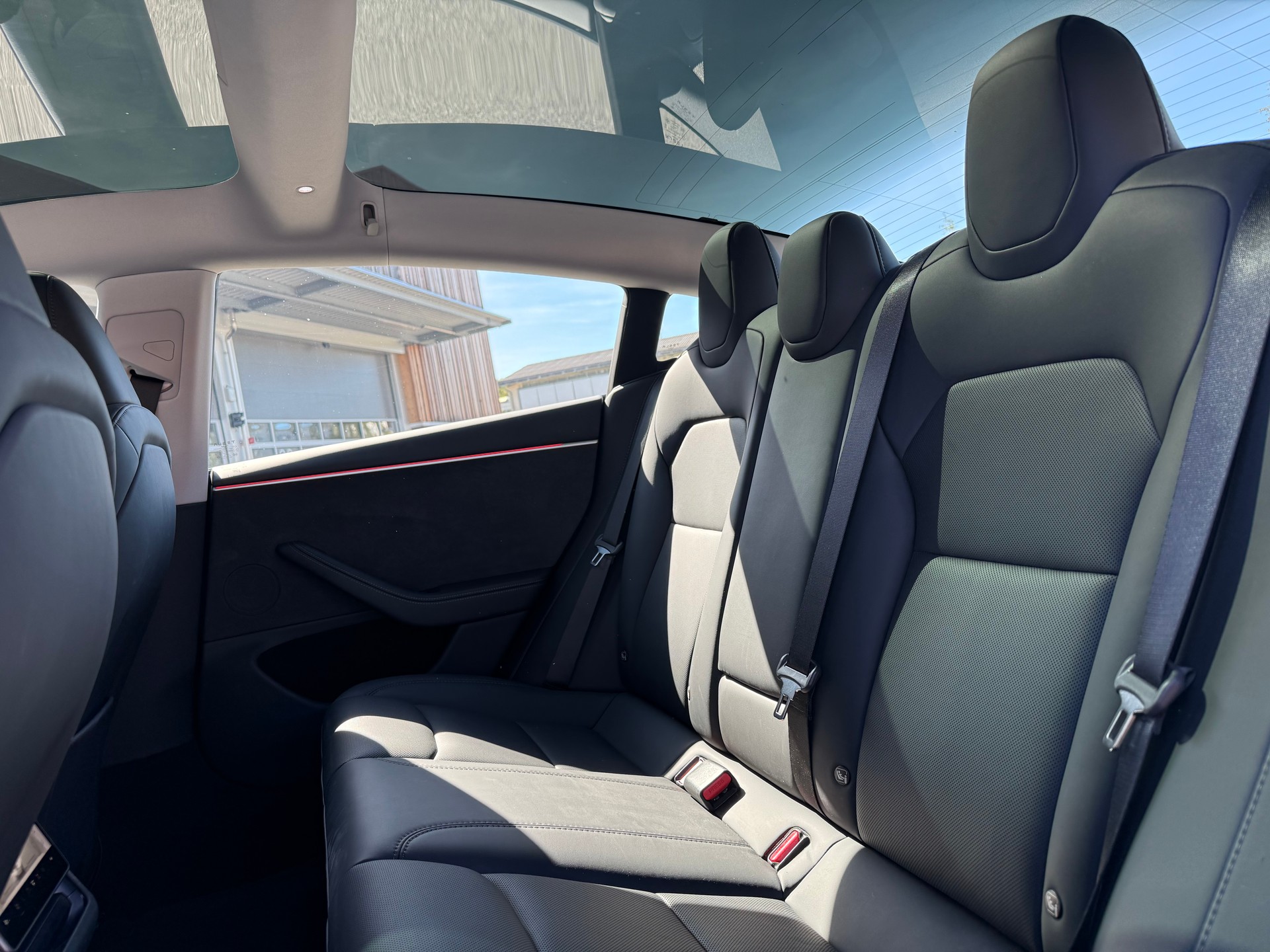 TESLA Model 3 Long Range Dual Motor AWD-image-8