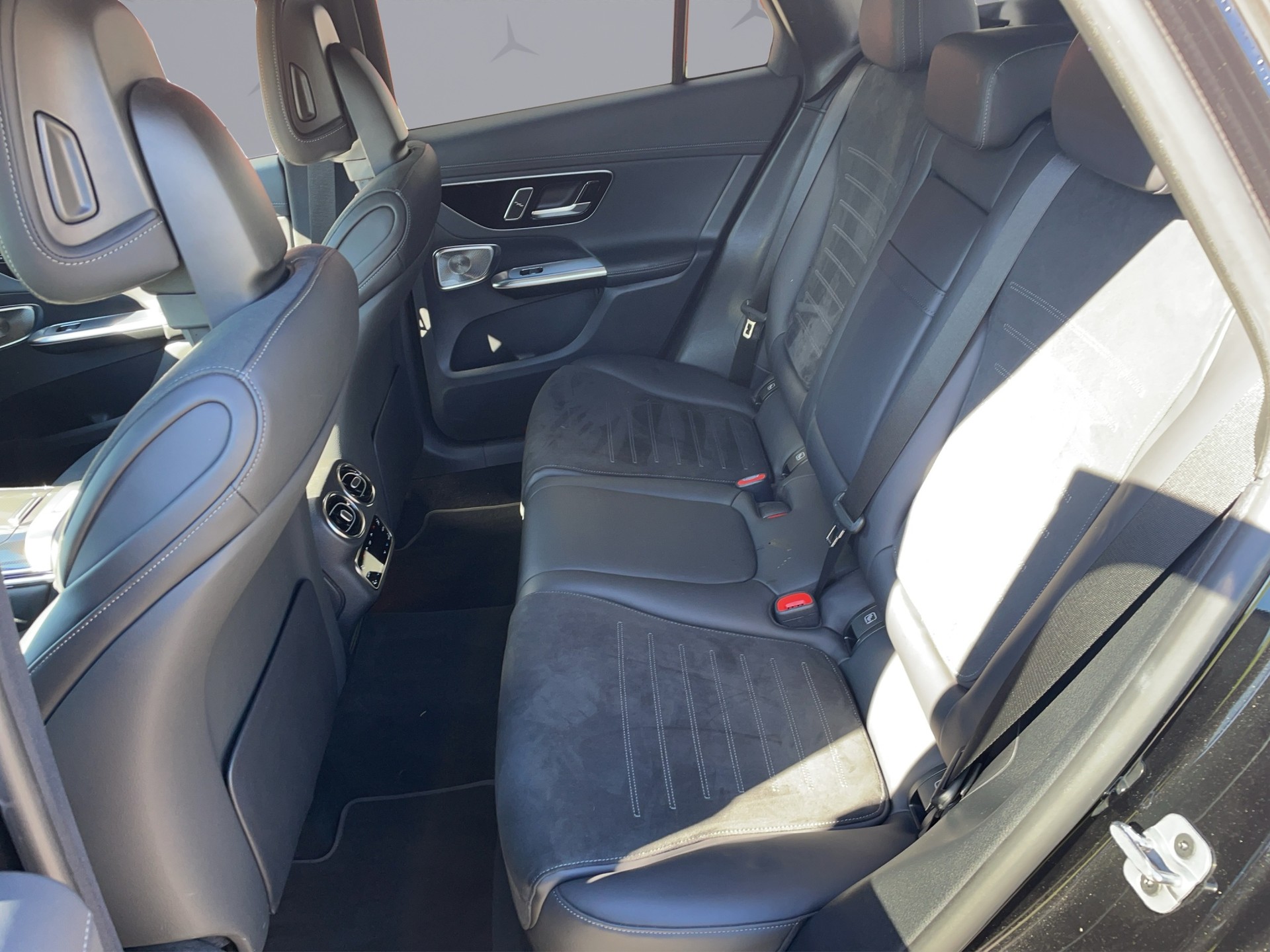 MERCEDES-BENZ GLC 300 e AMG Line 4matic-image-12