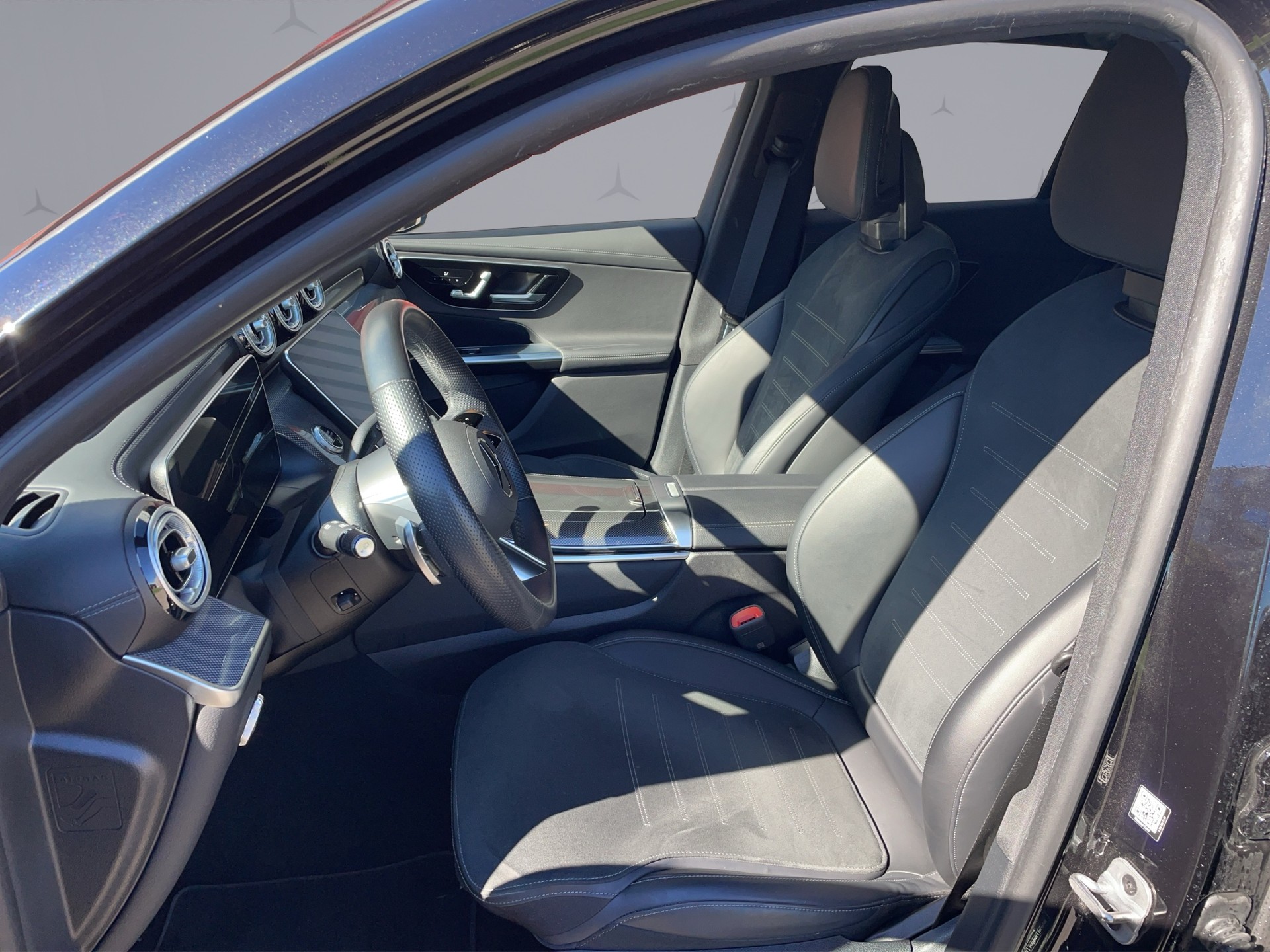 MERCEDES-BENZ GLC 300 e AMG Line 4matic-image-9