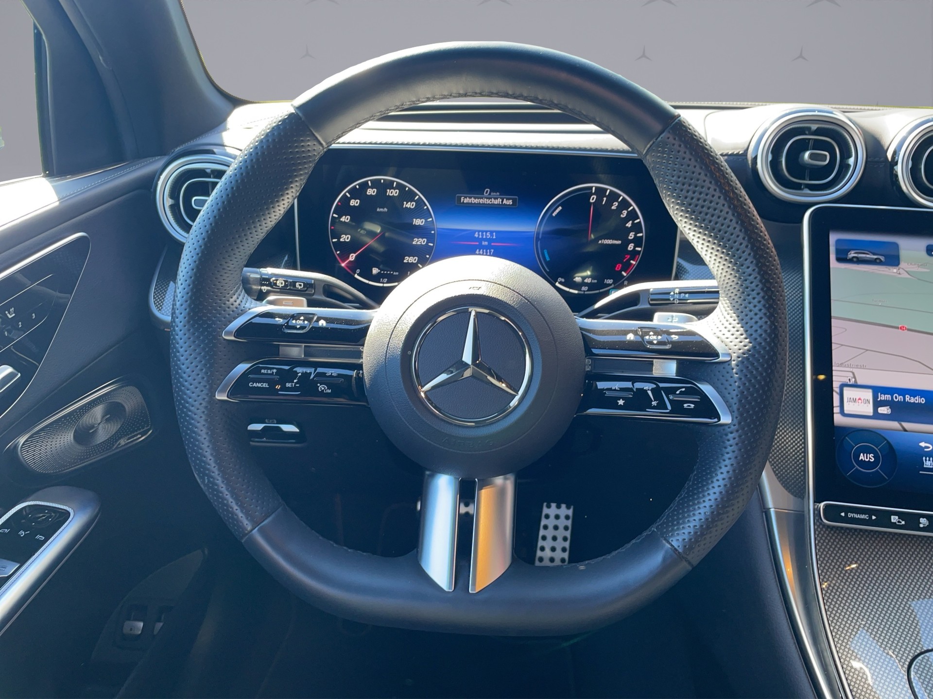 MERCEDES-BENZ GLC 300 e AMG Line 4matic-image-11