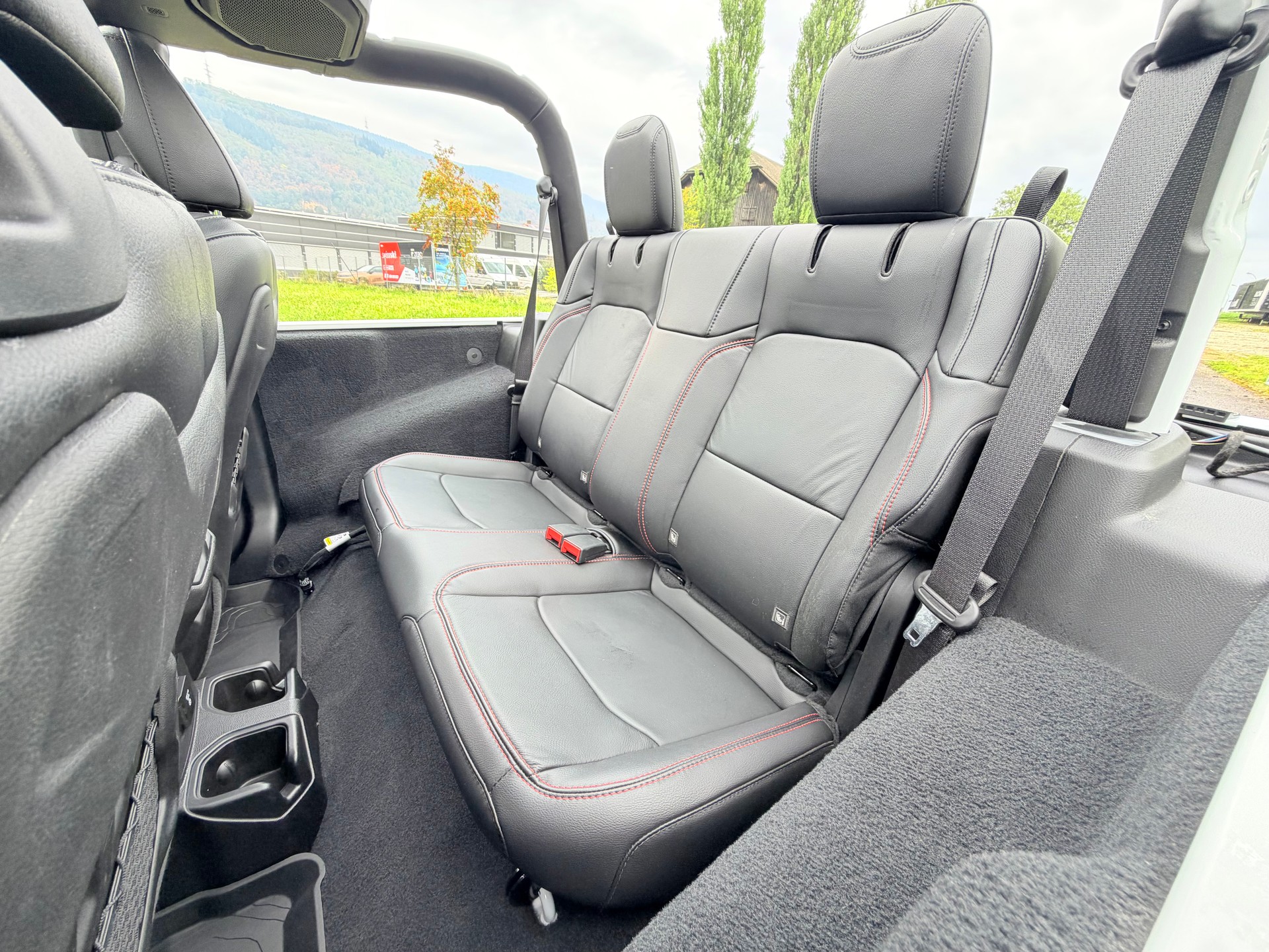 JEEP WRANGLER 2.2MJ RUBICON 4X4 "HÖHER + BREITER" ALLES MIT MFK !! VIEL UMGEBAUT !! FRISCH AB MFK !! AHK 2800 KG. MIT GRATIS SERVICE.-image-44