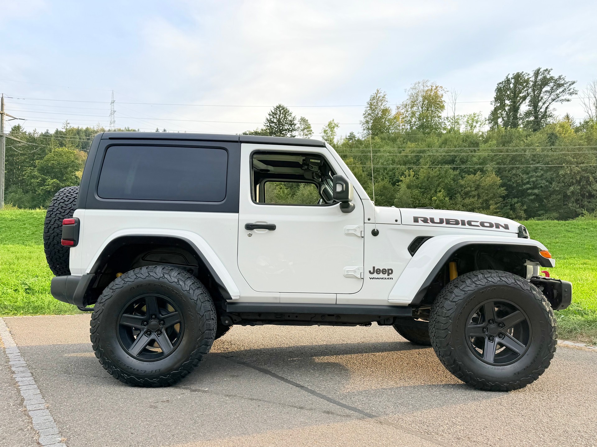 JEEP WRANGLER 2.2MJ RUBICON 4X4 "HÖHER + BREITER" ALLES MIT MFK !! VIEL UMGEBAUT !! FRISCH AB MFK !! AHK 2800 KG. MIT GRATIS SERVICE.-showroom-element-1