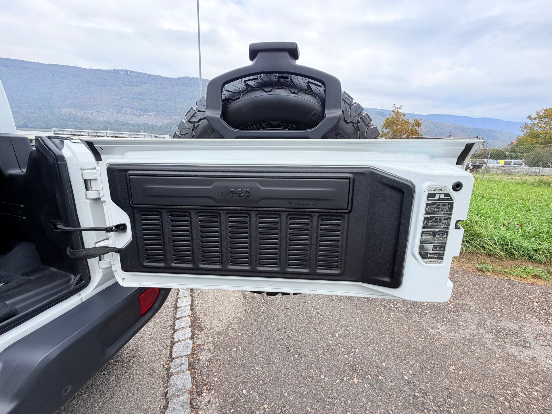 JEEP WRANGLER 2.2MJ RUBICON 4X4 "HÖHER + BREITER" ALLES MIT MFK !! VIEL UMGEBAUT !! FRISCH AB MFK !! AHK 2800 KG. MIT GRATIS SERVICE.-image-45