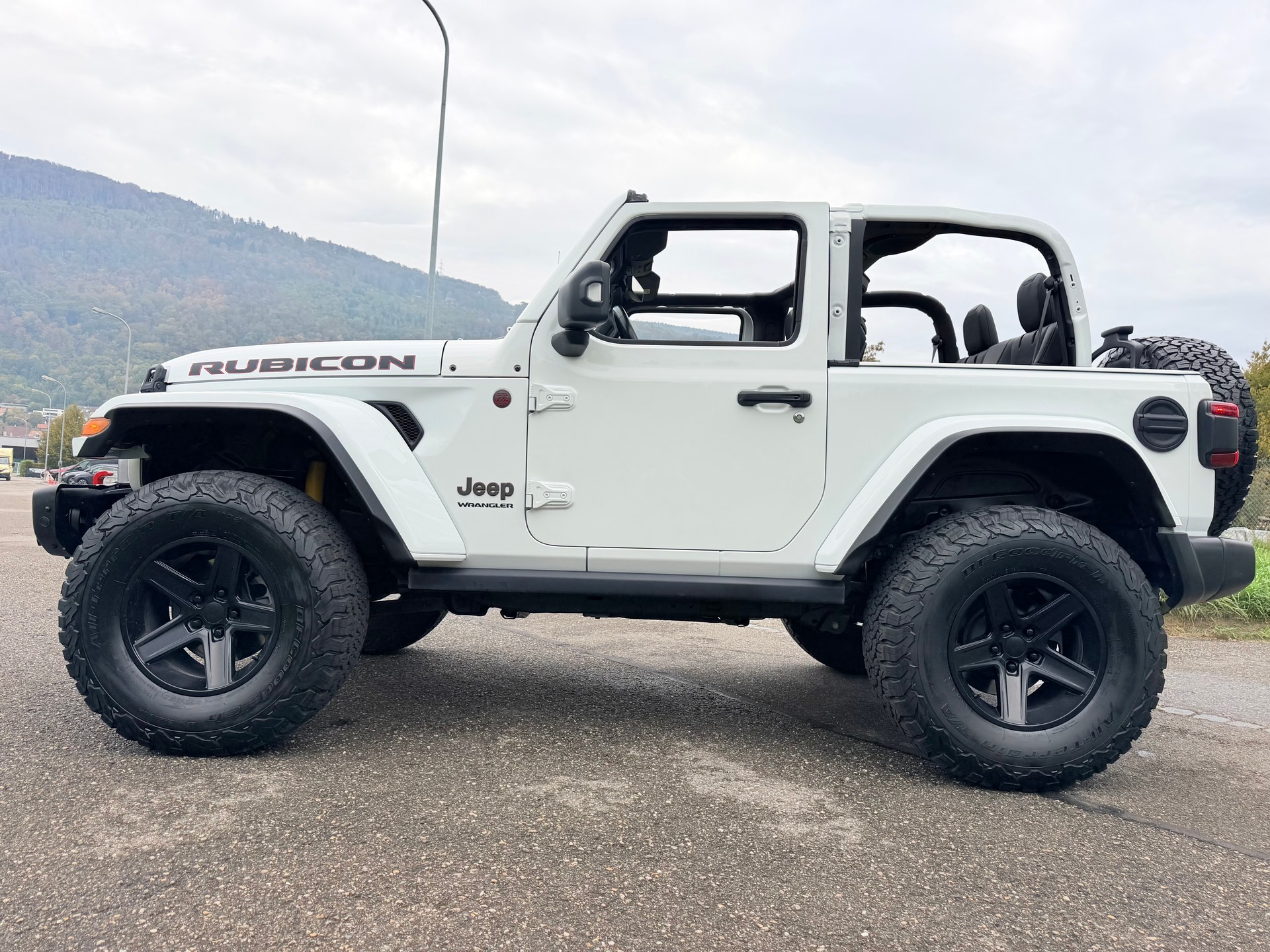 JEEP WRANGLER 2.2MJ RUBICON 4X4 "HÖHER + BREITER" ALLES MIT MFK !! VIEL UMGEBAUT !! FRISCH AB MFK !! AHK 2800 KG. MIT GRATIS SERVICE.-image-13