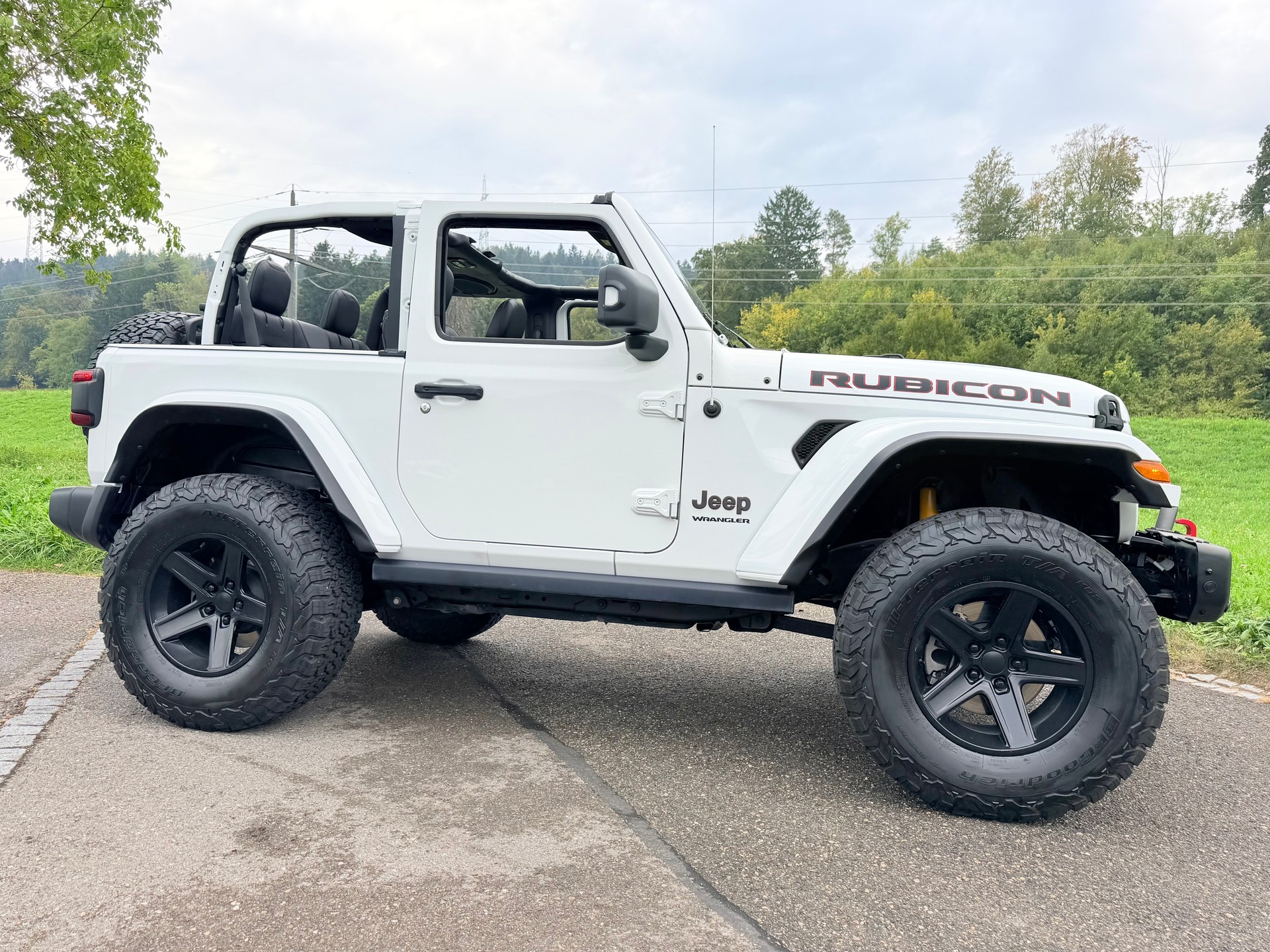 JEEP WRANGLER 2.2MJ RUBICON 4X4 "HÖHER + BREITER" ALLES MIT MFK !! VIEL UMGEBAUT !! FRISCH AB MFK !! AHK 2800 KG. MIT GRATIS SERVICE.-showroom-element-3